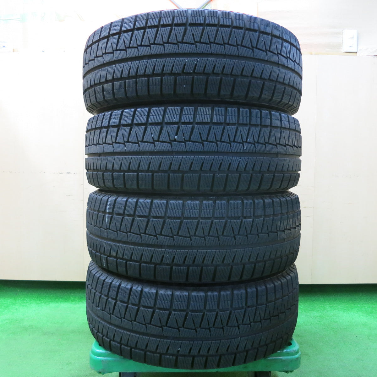 *送料無料*バリ溝！9.5分★スタッドレス 215/55R17 ブリヂストン アイスパートナー2 タイヤ 17インチ エスティマ クラウン ヴェゼル等★4012207イスタ