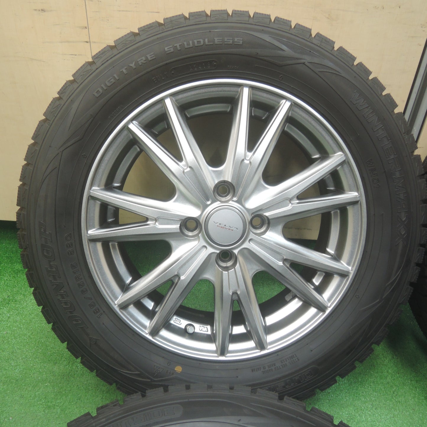 *送料無料* 超バリ溝！キレイ！ほぼ10分★スタッドレス 185/65R15 ダンロップ ウインターマックス WM01 VELVA KEVIN ヴェルヴァ PCD100/4H★4022105SYス