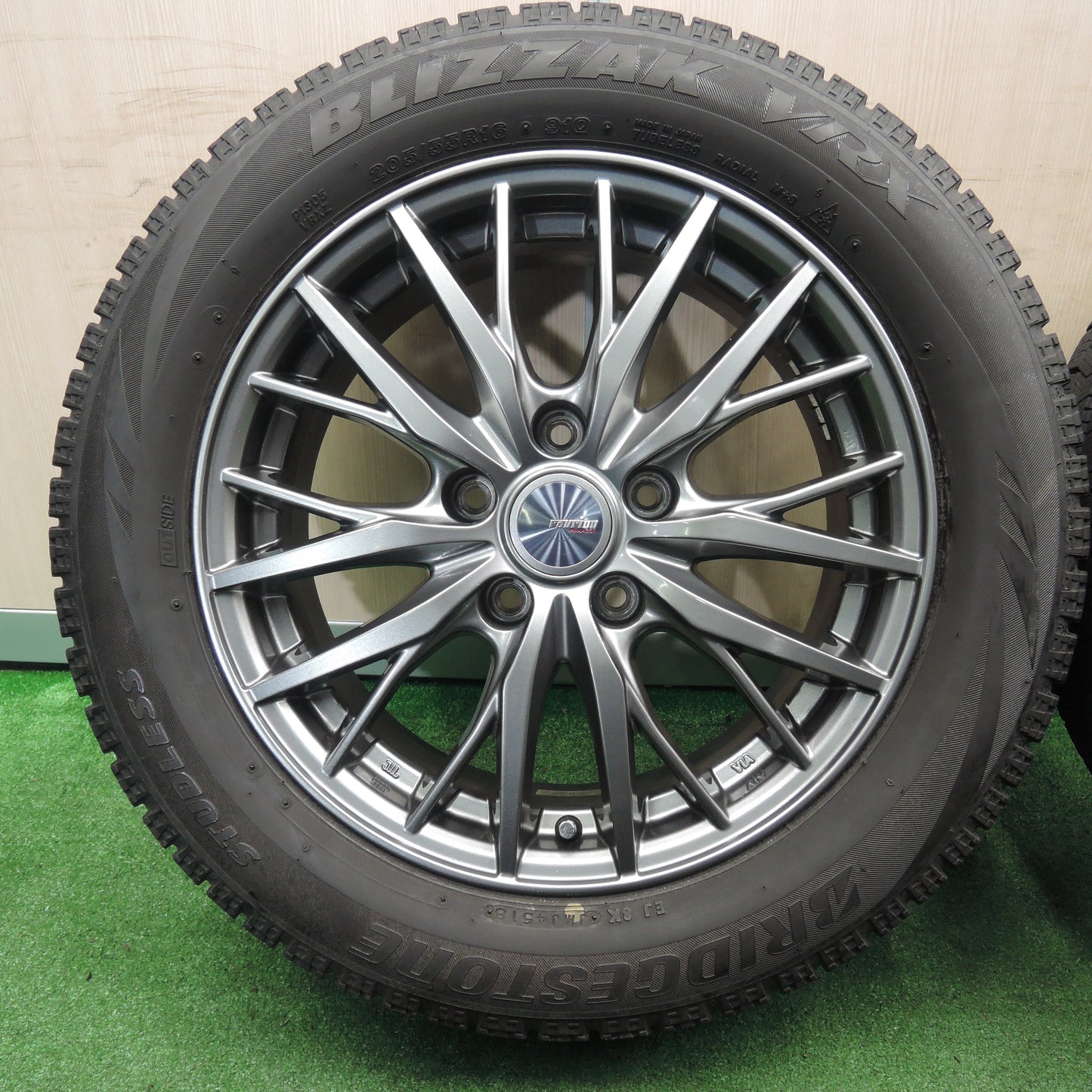 *送料無料*キレイ★スタッドレス 205/55R16 ブリヂストン ブリザック VRX ravrion RM01 ラブリオン 16インチ PCD114.3/5H★3111408NJス