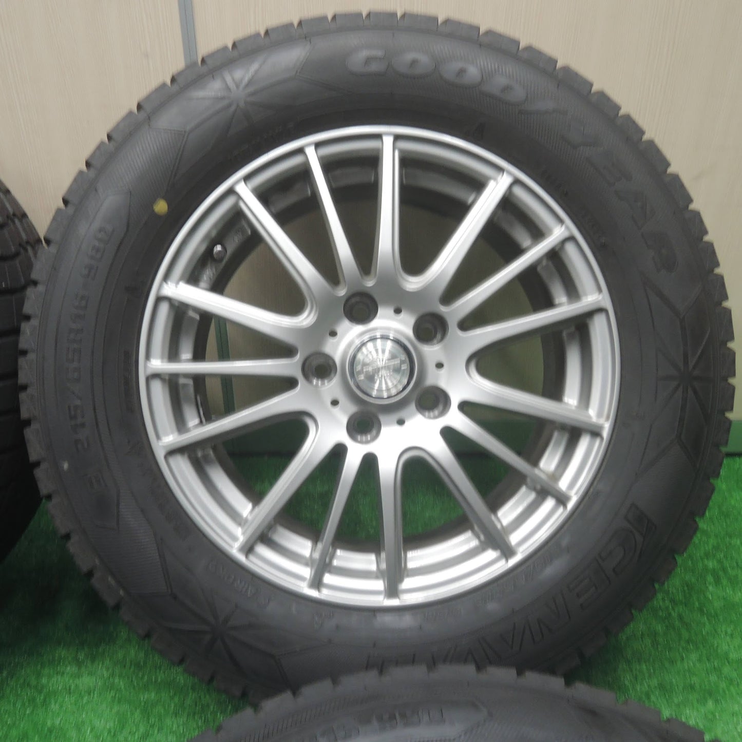 [送料無料]バリ溝！19年！キレイ！ほぼ10分★スタッドレス 215/65R16 グッドイヤー アイスナビ6 ravrion selzer ラブリオン 16インチ PCD114.3/5H★3072508SYス