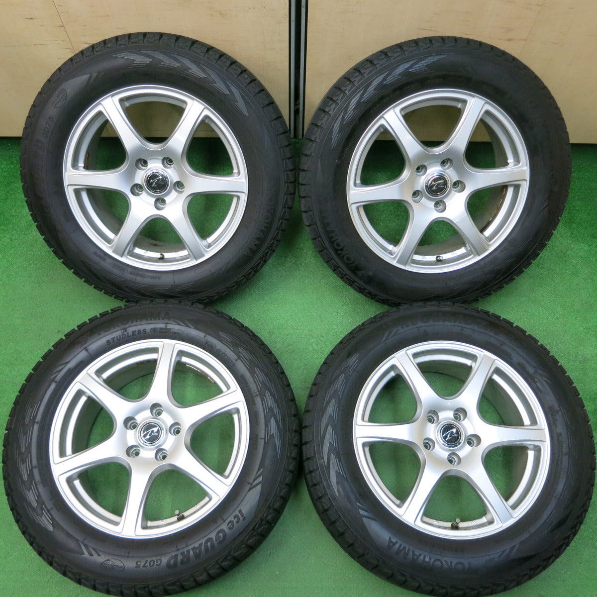 *送料無料*バリ溝！キレイ！9分★スタッドレス 225/65R17 ヨコハマ アイスガード G075 Treffer トレファー 17インチ PCD114.3/5H★4010807イス