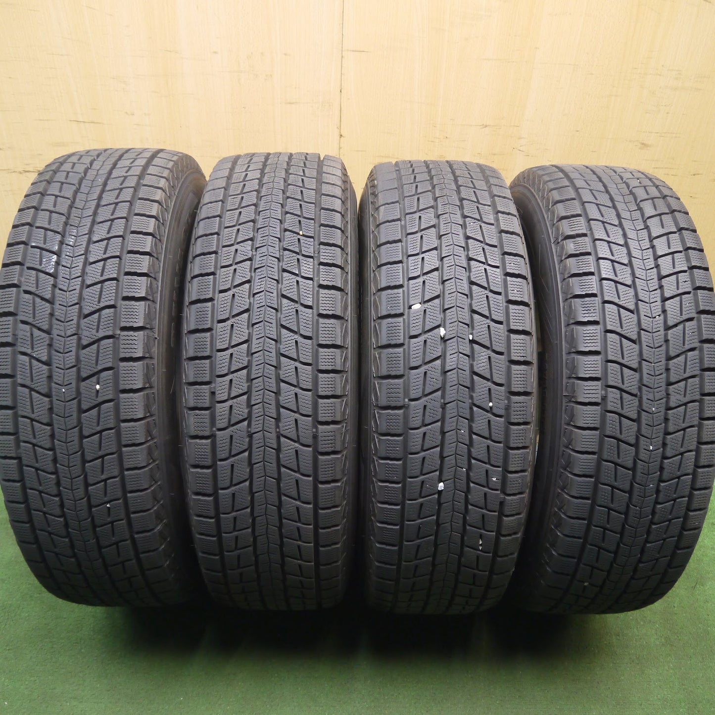 [送料無料]バリ溝！キレイ！9.5分★スタッドレス 215/70R16 ダンロップ ウインターマックス SJ8 JOKER ジョーカー 16インチ PCD100 114.3/5H マルチ★3080906Hス