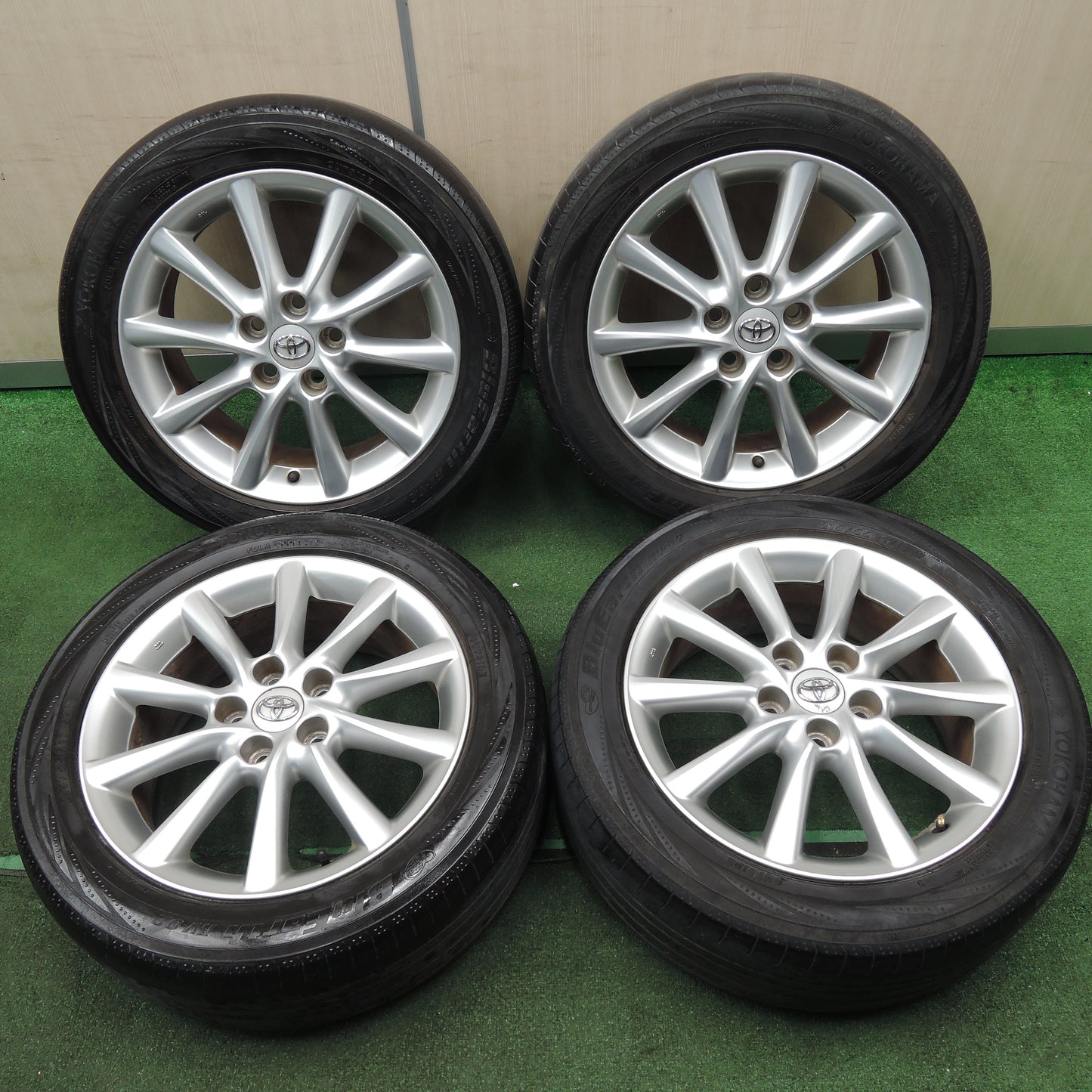 *送料無料*キレイ★トヨタ エスティマ 純正 215/55R17 ヨコハマ ブルーアース RV-02 17インチ PCD114.3/5H★4012206NJノ