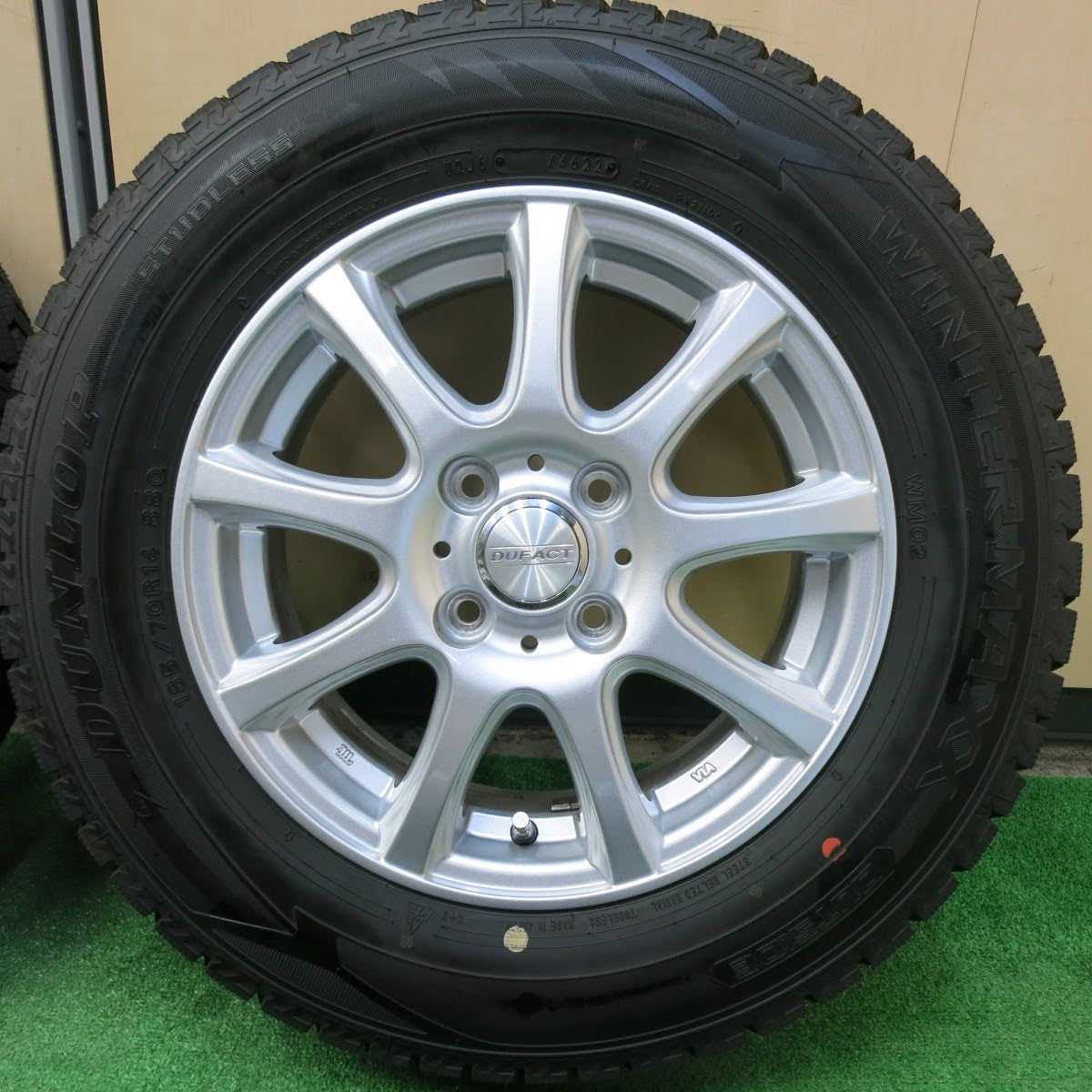 [送料無料]超バリ溝！22年！ほぼ10分★スタッドレス 185/70R14 ダンロップ ウインターマックス WM02 DUFACT デュファクト 14インチ PCD100/4H★3061702ヒス