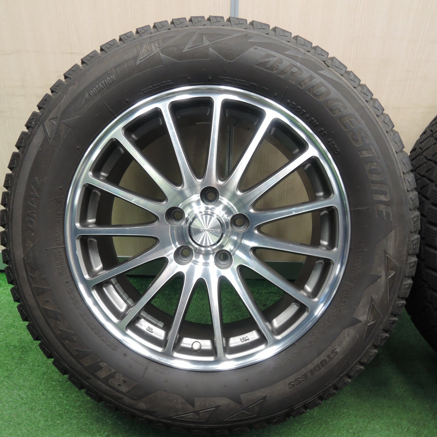 *送料無料*バリ溝！キレイ！8.5分★スタッドレス 225/65R17 ブリヂストン ブリザック DM-V2 ECO FORME エコフォルム 17インチ PCD114.3/5H★3111308NJス