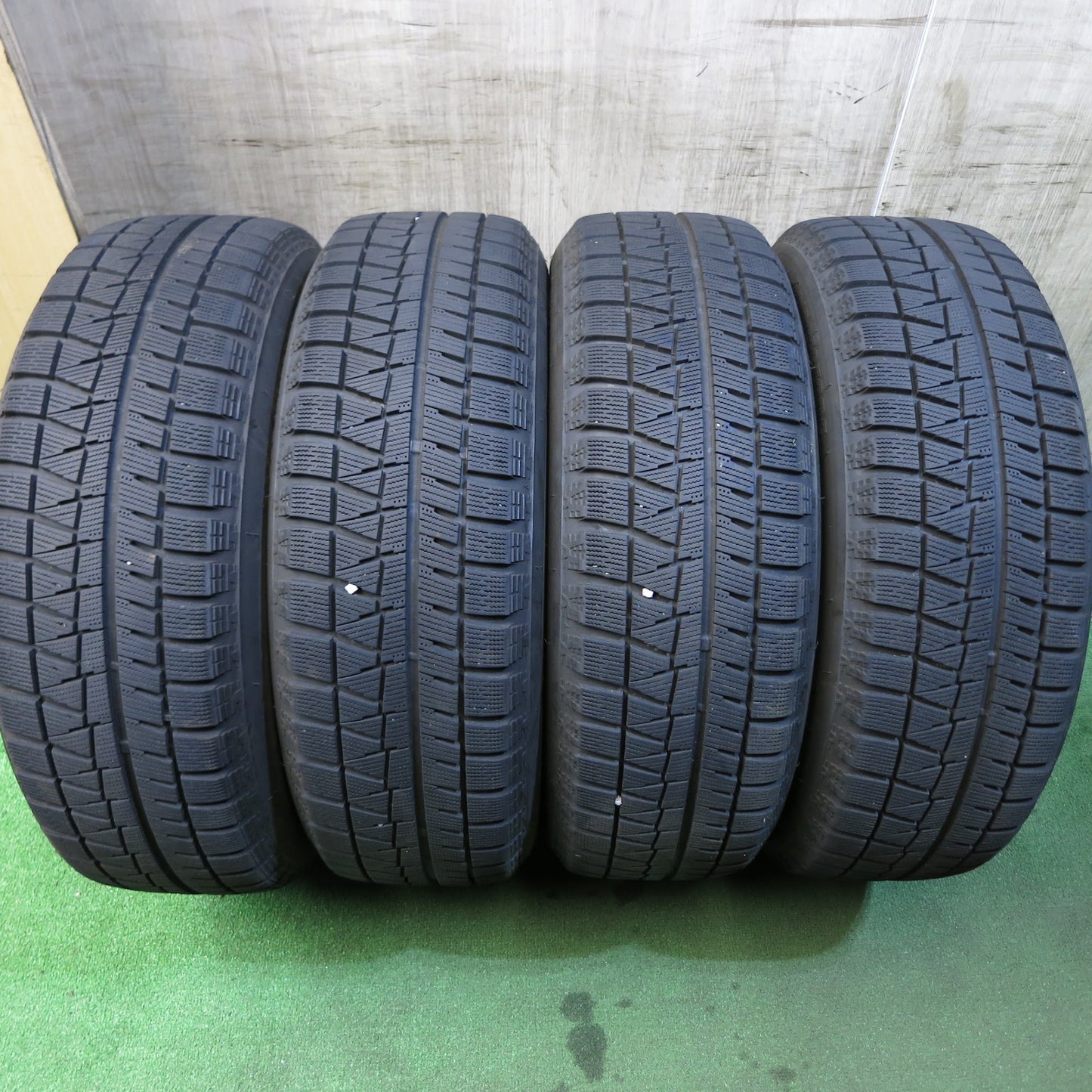 [送料無料]バリ溝！8.5分★スタッドレス 205/60R16 ブリヂストン アイスパートナー2 GIRO 社外 アルミ 16インチ PCD100 114.3/5H マルチ★3052409Hス