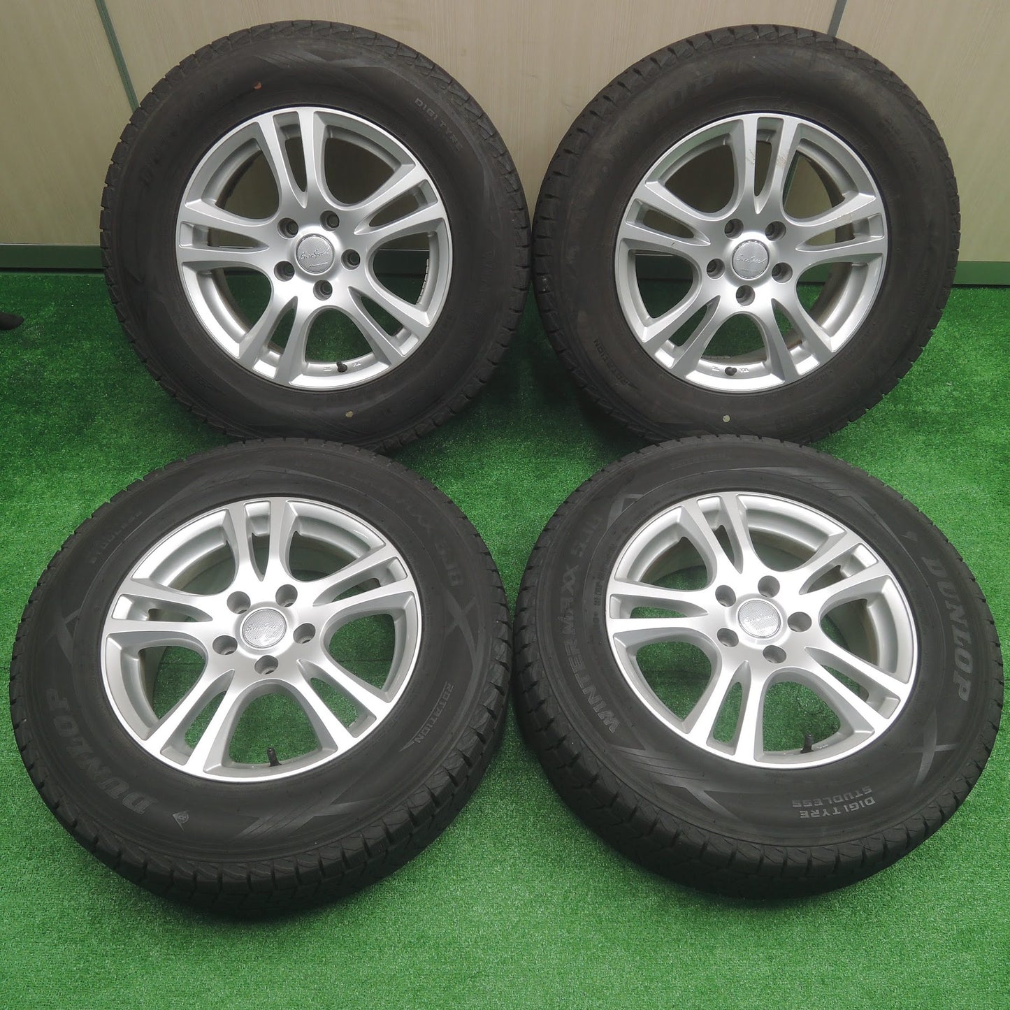 [送料無料]バリ溝！キレイ！9.5分★スタッドレス 215/70R16 ダンロップ ウインターマックス SJ8 EuroSpeed MANARAY SPORT 16インチ PCD114.3/5H★3070709SYス