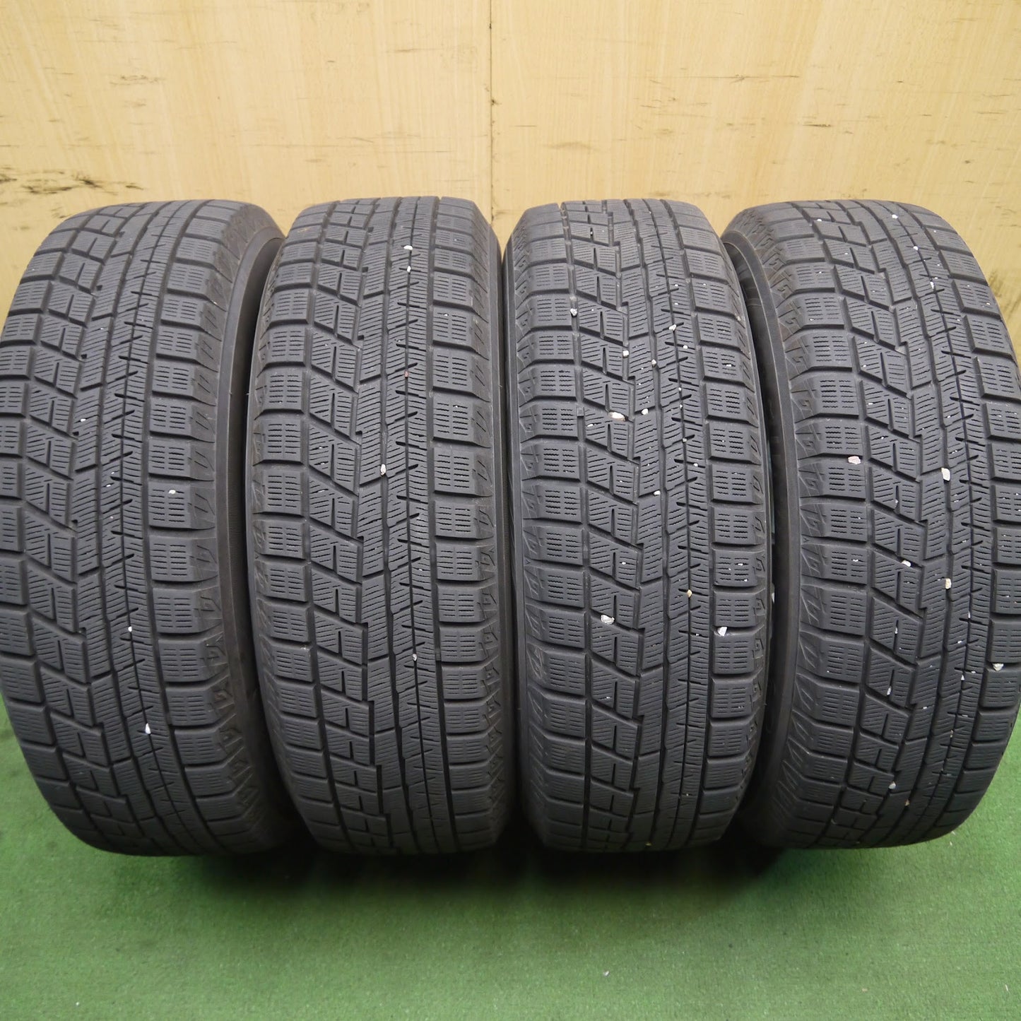 [送料無料]バリ溝！キレイ！9分★プリウス 等 195/65R15 スタッドレス ヨコハマ アイスガード iG60 AIRBERG エアベルグ 15インチ PCD100/5H★3071105Hス