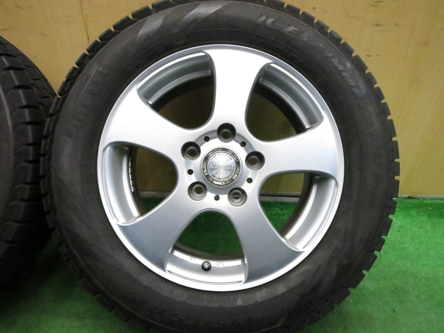 [送料無料]バリ溝！21年！綺麗！ほぼ10分★スタッドレス 195/65R15 ピレリ アイスアシンメトリコ プラス AIRGRET 社外 アルミ 15インチ PCD114.3/5H★3012306Hス