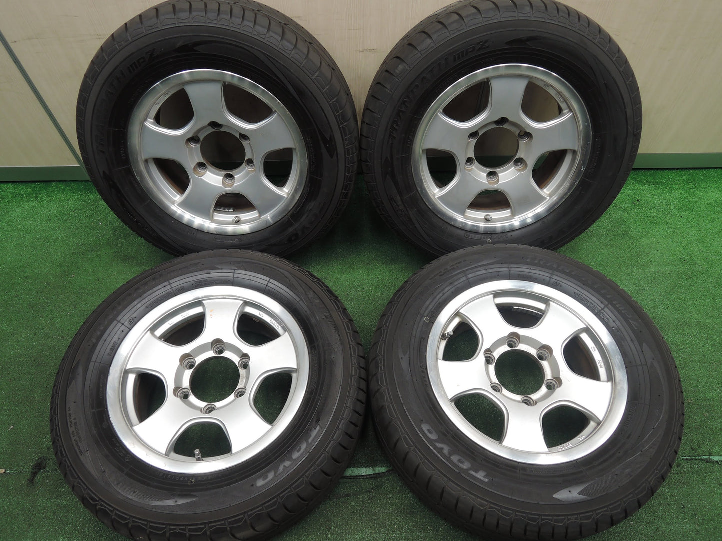 [送料無料]超バリ溝！ほぼ10分★215/65R15 トーヨー トランパス MPZ 社外 アルミ ホイール 15インチ PCD139.7/6H★3111109HAノ