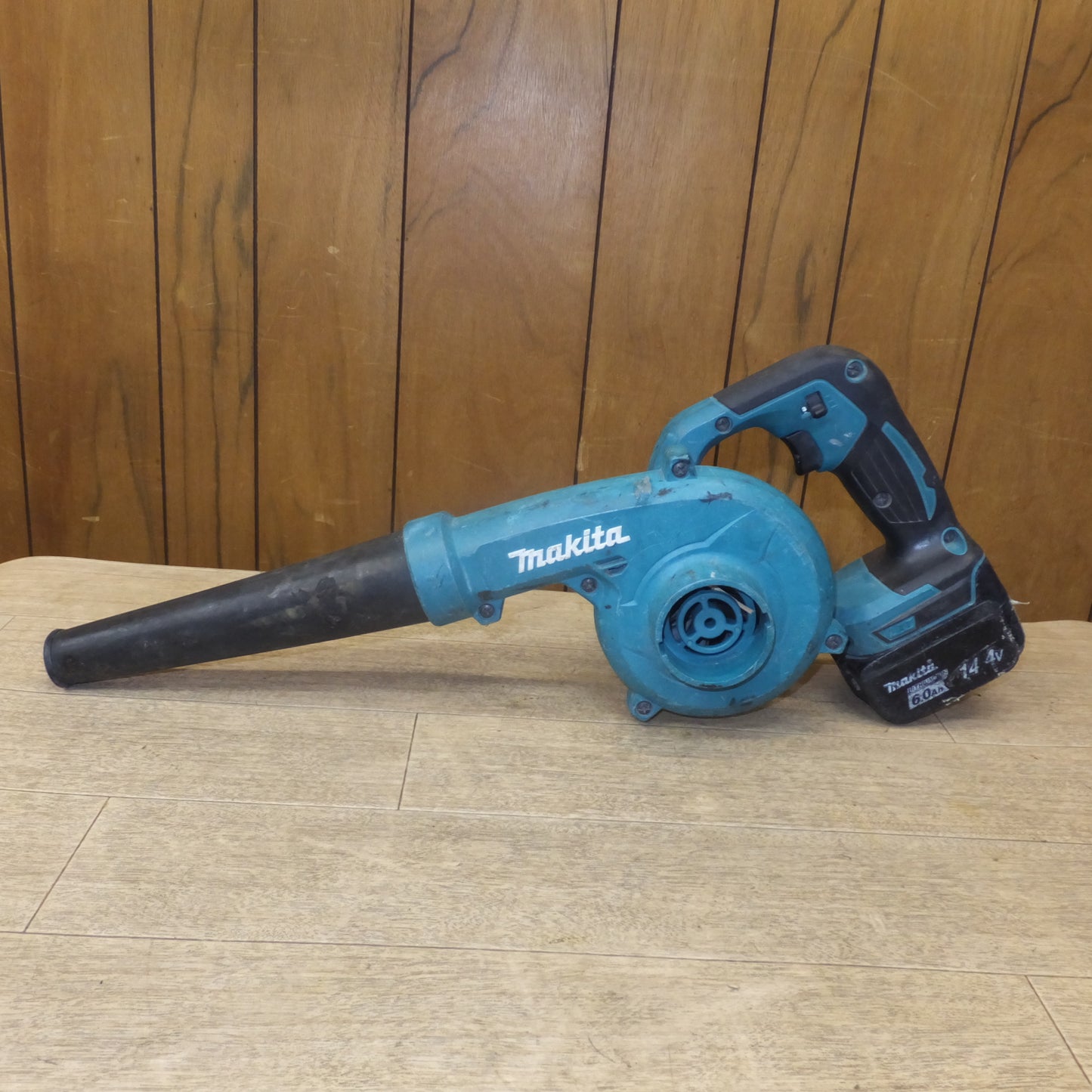 [送料無料]★マキタ makita 充電式ブロワ UB144D　バッテリ BL1460B　セット★