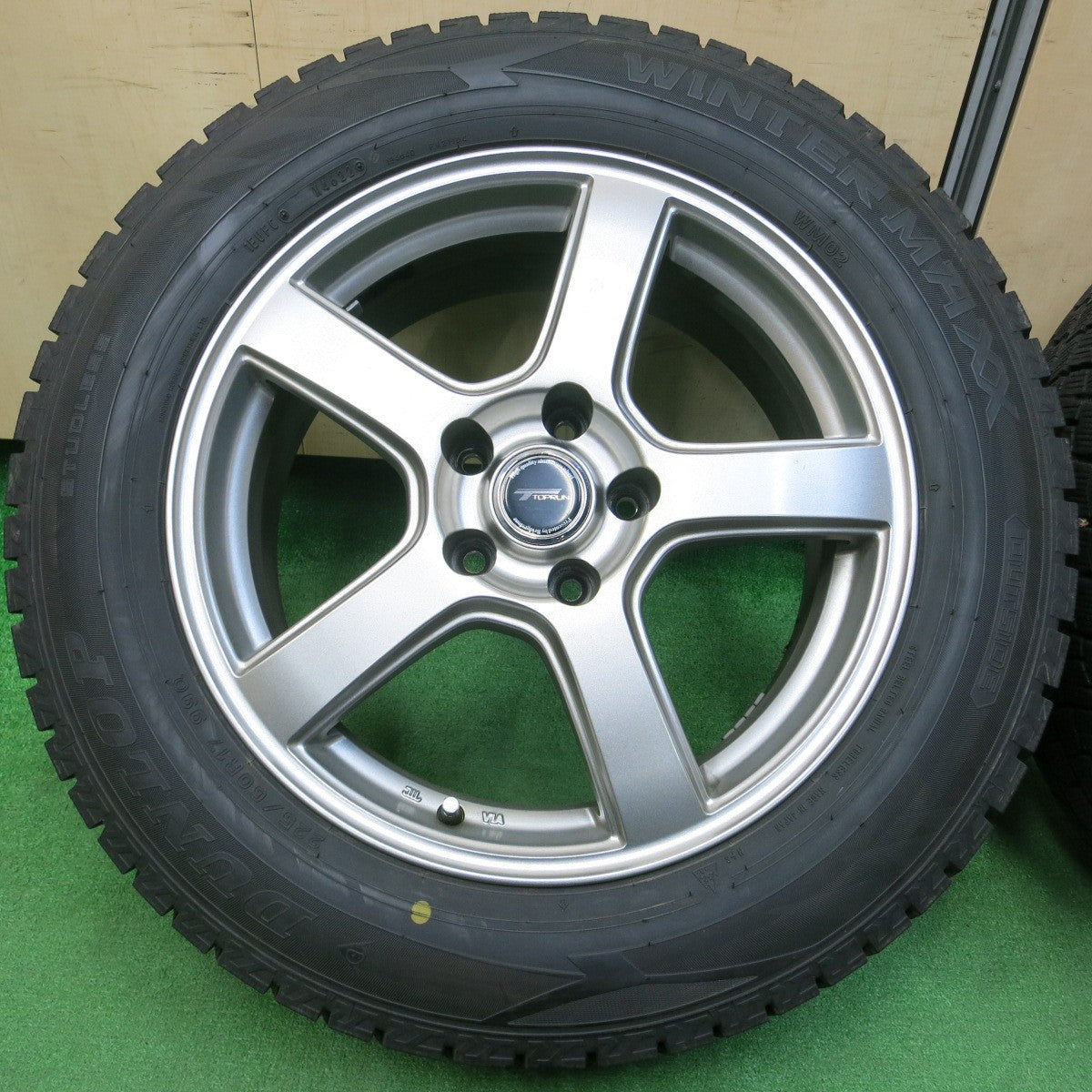 *送料無料* バリ溝！22年！キレイ！9.5分★スタッドレス 225/60R17 ダンロップ ウインターマックス WM02 TOPRUN トップラン 17インチ PCD114.3/5H★4022005イス