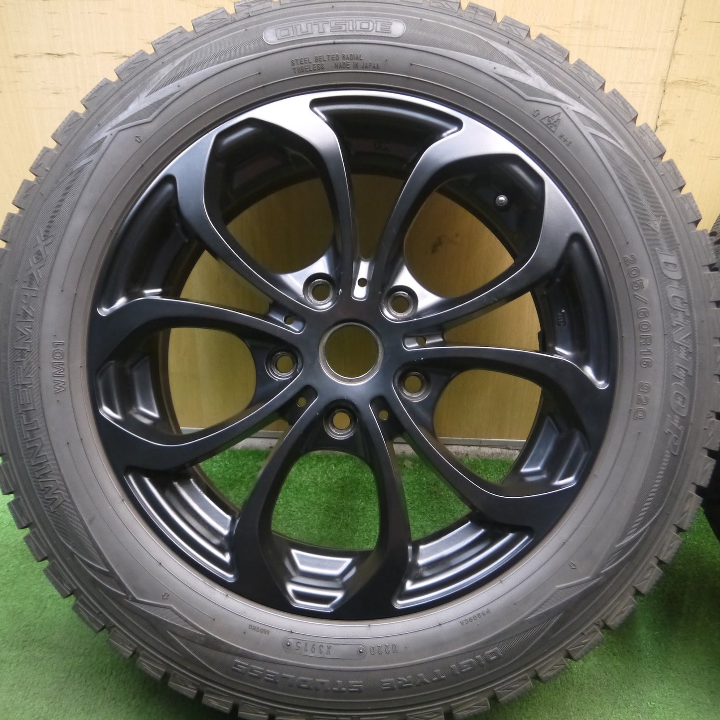 [送料無料]バリ溝！キレイ！9.5分★MINI ミニ 等 AGA モビウス 205/60R16 スタッドレス ダンロップ ウインターマックス WM01 16インチ PCD120/5H★3092705Ｈス