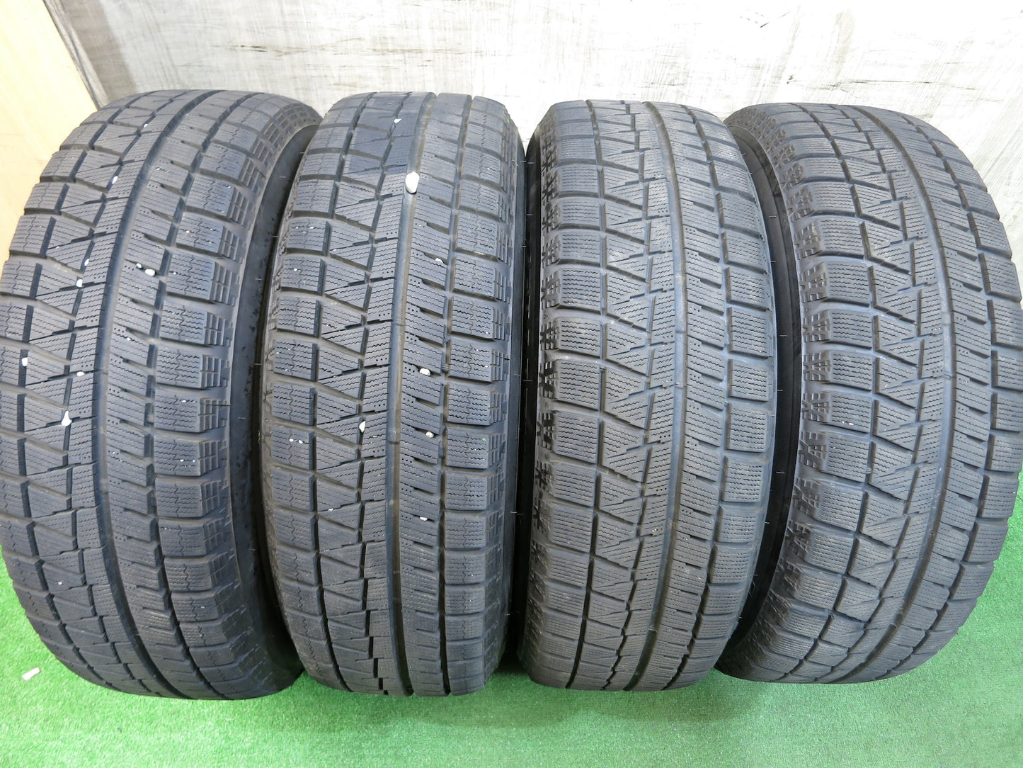 [送料無料]バリ溝！20年！9.5分以上★スタッドレス 215/65R16 ブリヂストン アイスパートナー2 TOPRUN トップラン 16インチ PCD114.3/5H★2102613Hス