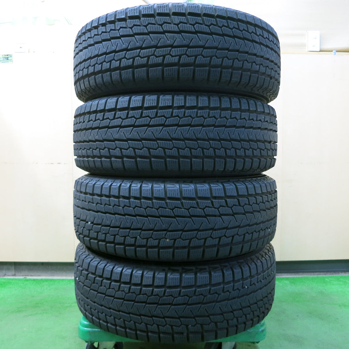 *送料無料*バリ溝！22年！キレイ！9.5分以上★スタッドレス 225/60R17 ヨコハマ アイスガード G075 ravrion RM01 ラブリオン 17インチ PCD114.3/5H★3100906イス