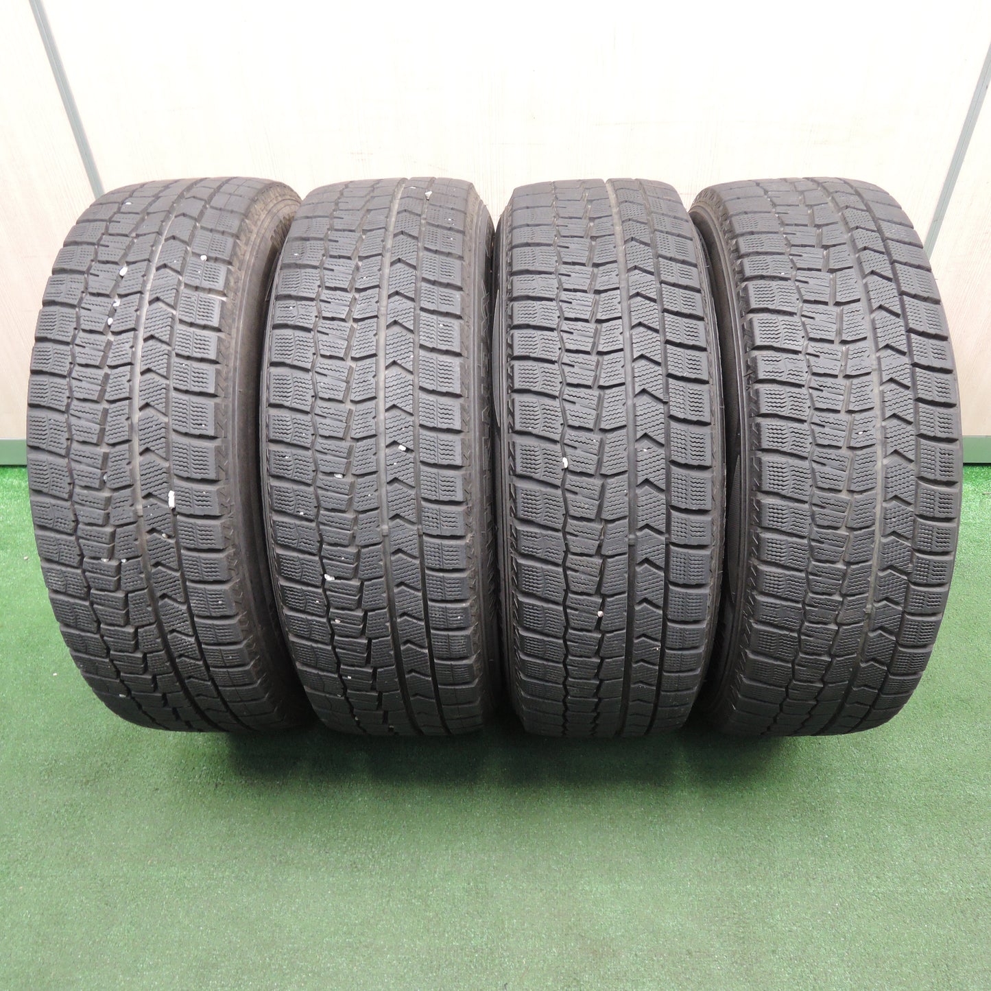 *送料無料*バリ溝！キレイ！9.5分★ベンツ等 AGA 215/60R17 スタッドレス ダンロップ ウインターマックス WM02 17インチ PCD112/5H★3121806TNス