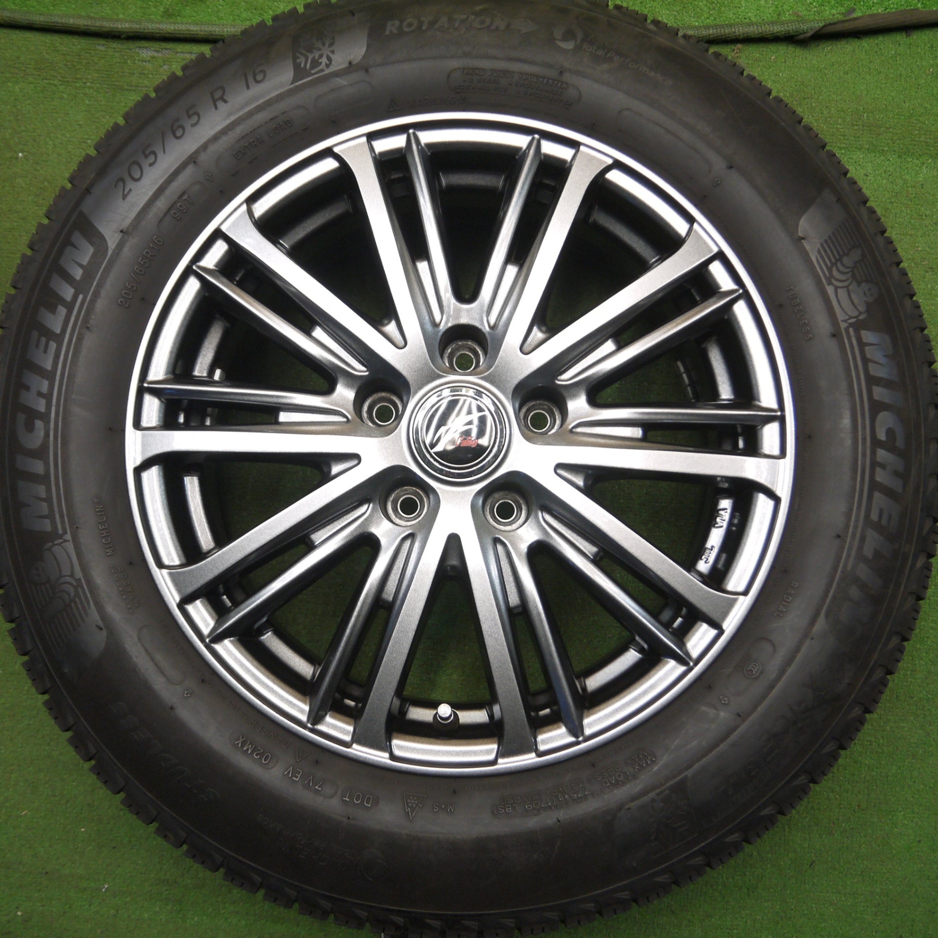 *送料無料* バリ溝！キレイ！9分★スタッドレス 205/65R16 ミシュラン X-ICE3+ Fang ファング 16インチ  PCD114.3/5H★4022610Hス