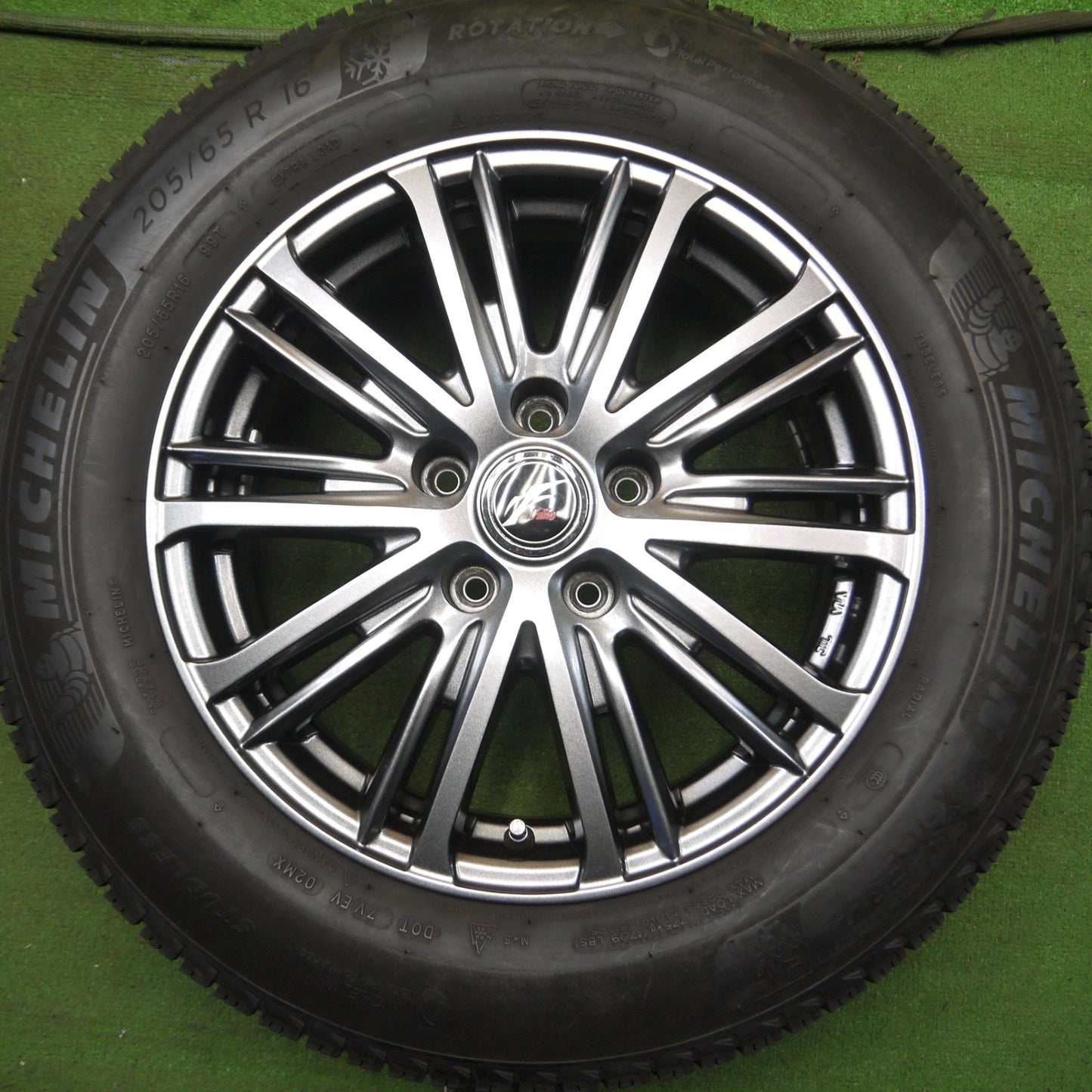 *送料無料* バリ溝！キレイ！9分★スタッドレス 205/65R16 ミシュラン X-ICE3+ Fang ファング 16インチ PCD114.3/5H★4022610Hス