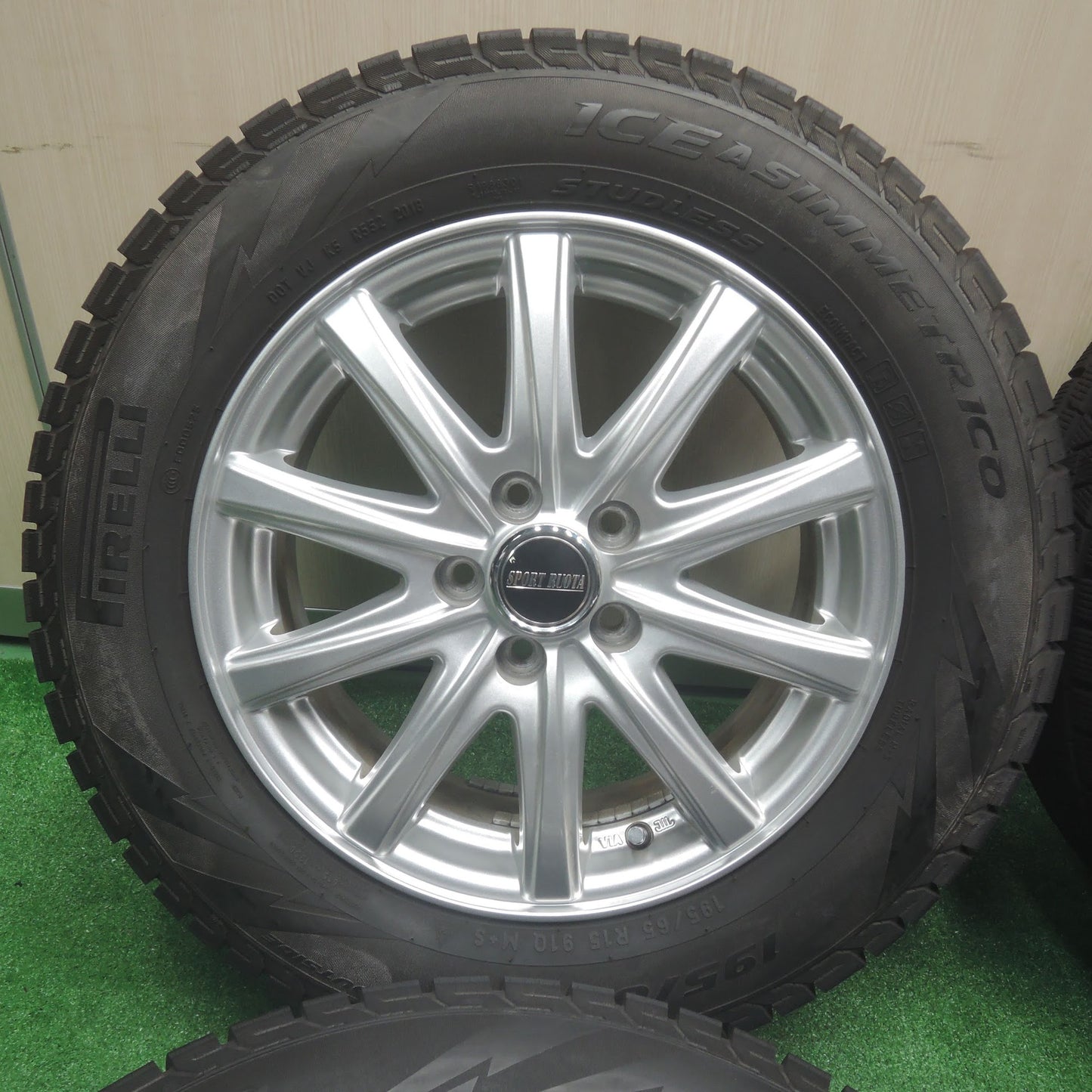 [送料無料]バリ溝！キレイ！9.5分★プリウス 等 195/65R15 スタッドレス ピレリ アイスアシンメトリコ SPORT RUOTA 15インチ PCD100/5H★3092206SYス