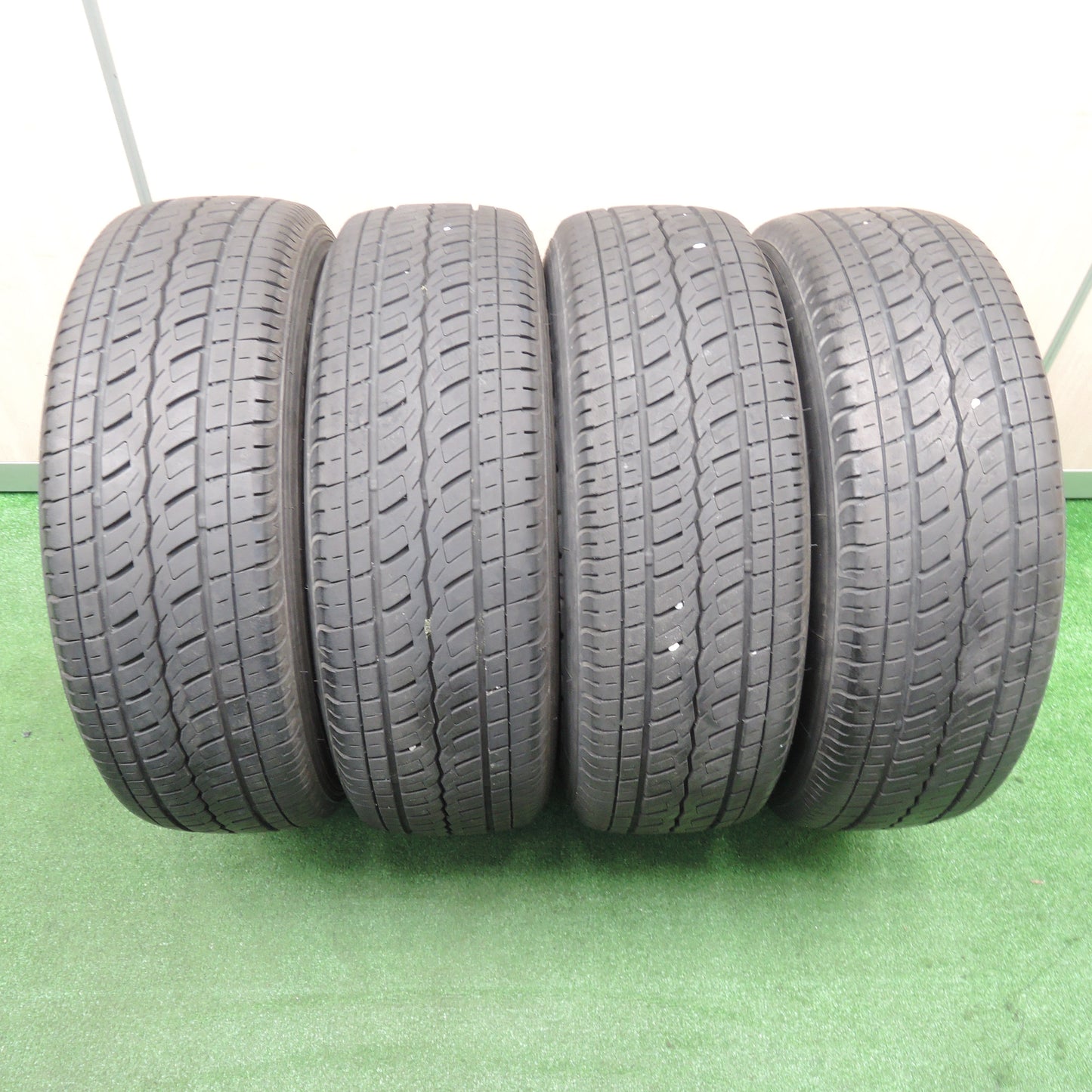 *送料無料*キレイ★ハイエース 等 CRS ESSEX EM-17 215/60R17C 109/107R エセックス ホワイトレター トーヨー H20 17インチ PCD139.7/6H★3112501TNノ