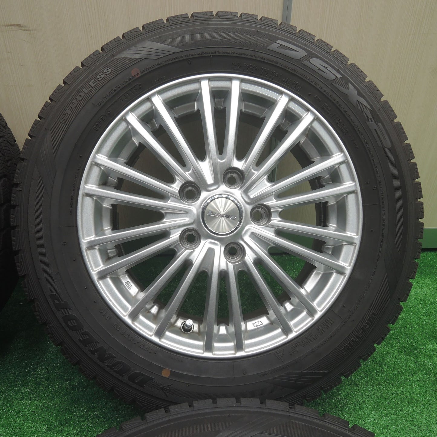 [送料無料]バリ溝！キレイ！9.5分以上★スタッドレス LEBEN 195/65R15 ダンロップ DSX-2 レーベン 15インチ PCD114.3/5H★3071808SYス