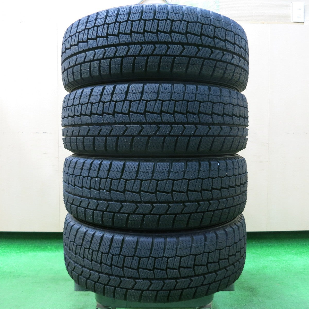 *送料無料*タイヤほぼ未使用！22年！キレイ★スタッドレス 185/55R15 ダンロップ ウインターマックス WM02 SIBILLA NEXT C5 シビラ 15インチ PCD100/4H★4013106イス