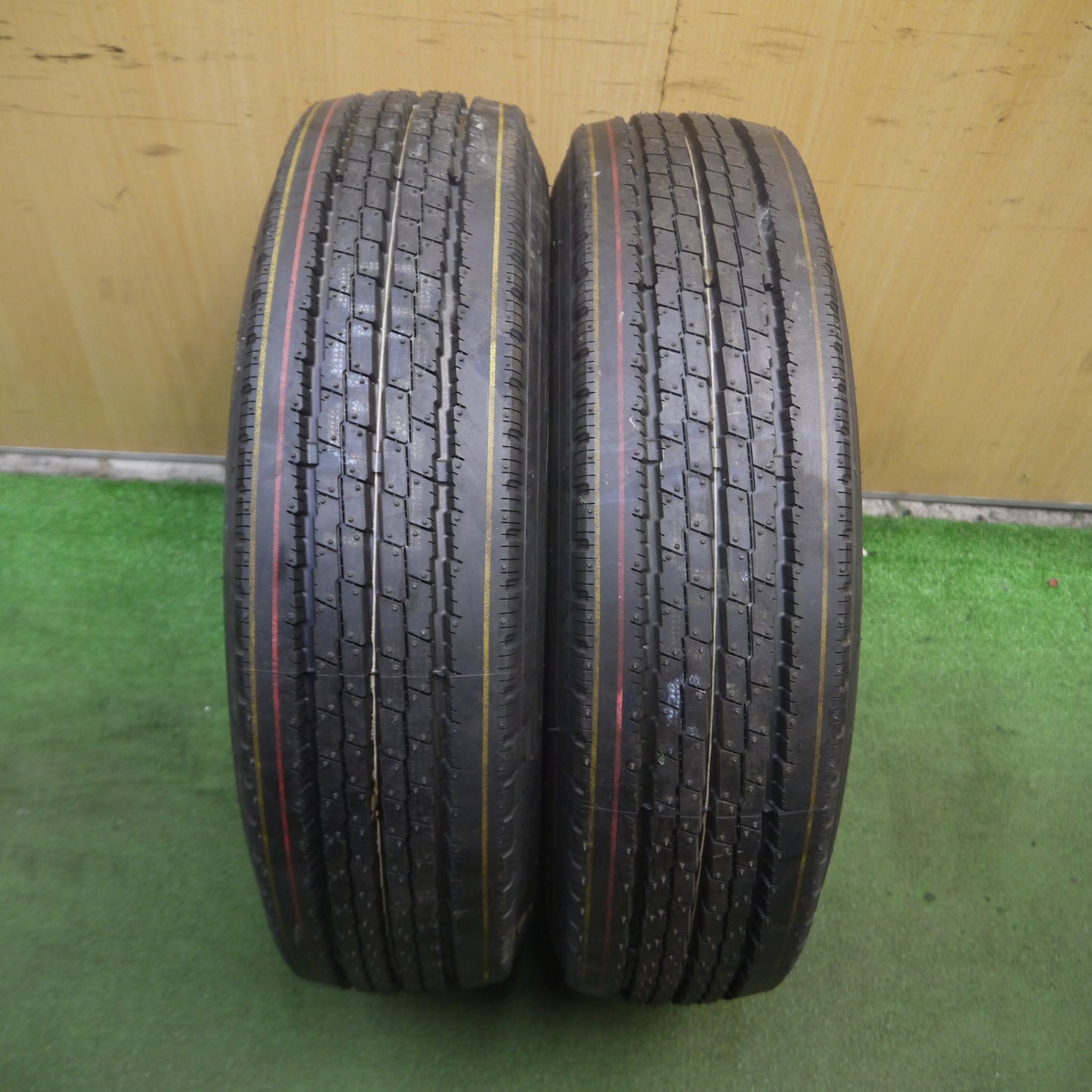 *送料無料* 未使用！21年★小型 トラック バス タイヤ 175/75R15 103/101N トーヨー ナノエナジー M134E 15インチ★4020903Hノタ