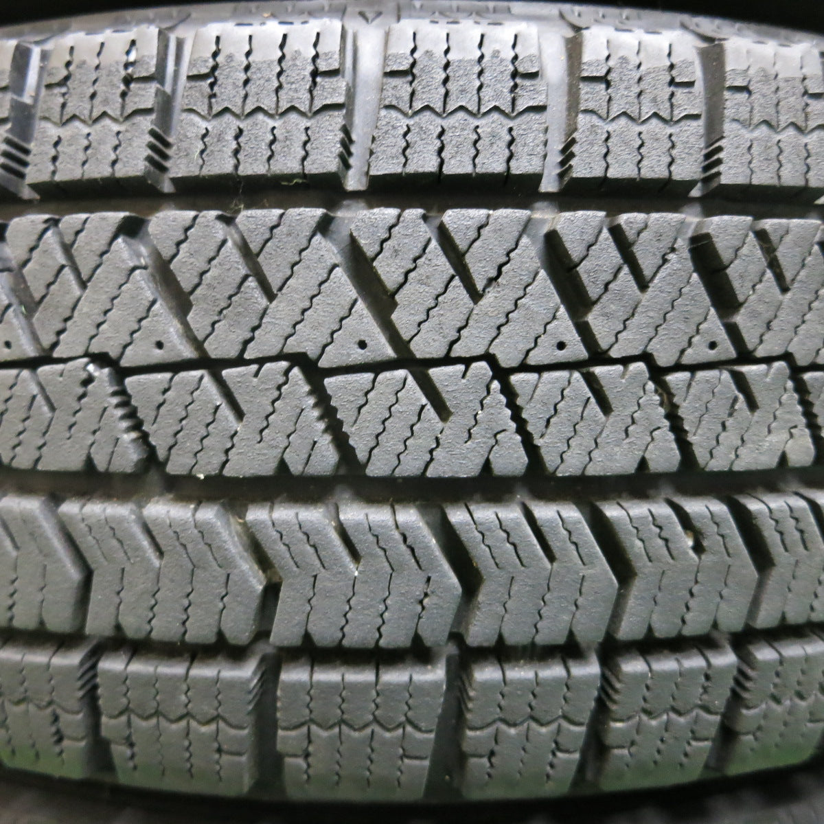 *送料無料*バリ溝！22年！キレイ！8.5分★スタッドレス 155/65R14 ブリヂストン ブリザック VRX2 社外 アルミ 14インチ PCD100/4H★3120602イス