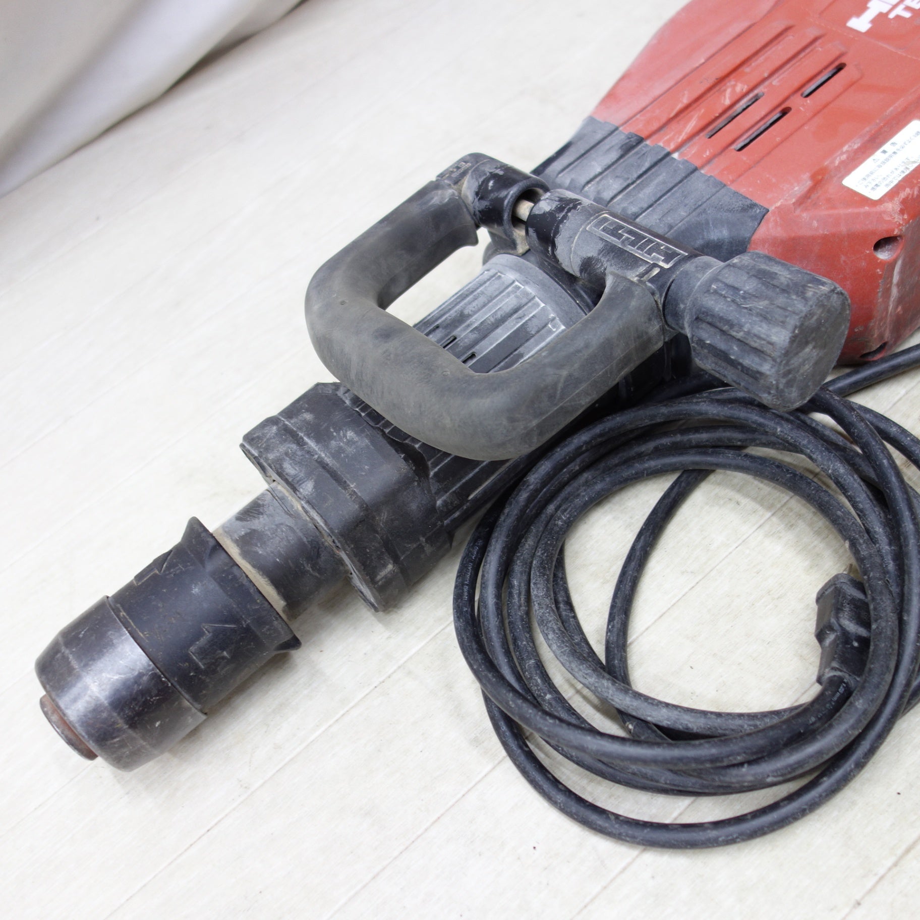 [送料無料] ◆HILTI ヒルティ 電動ハンマー TE905 ハツリ機 斫り 電動工具 100V 50/60Hz◆