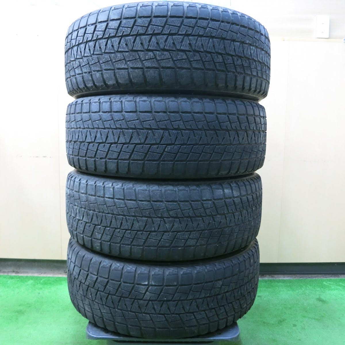 [送料無料]キレイ★トヨタ 30系 ハリアー 純正 235/55R18 スタッドレス ブリヂストン ブリザック DM-V1 18インチ  PCD114.3/5H★3070105イス