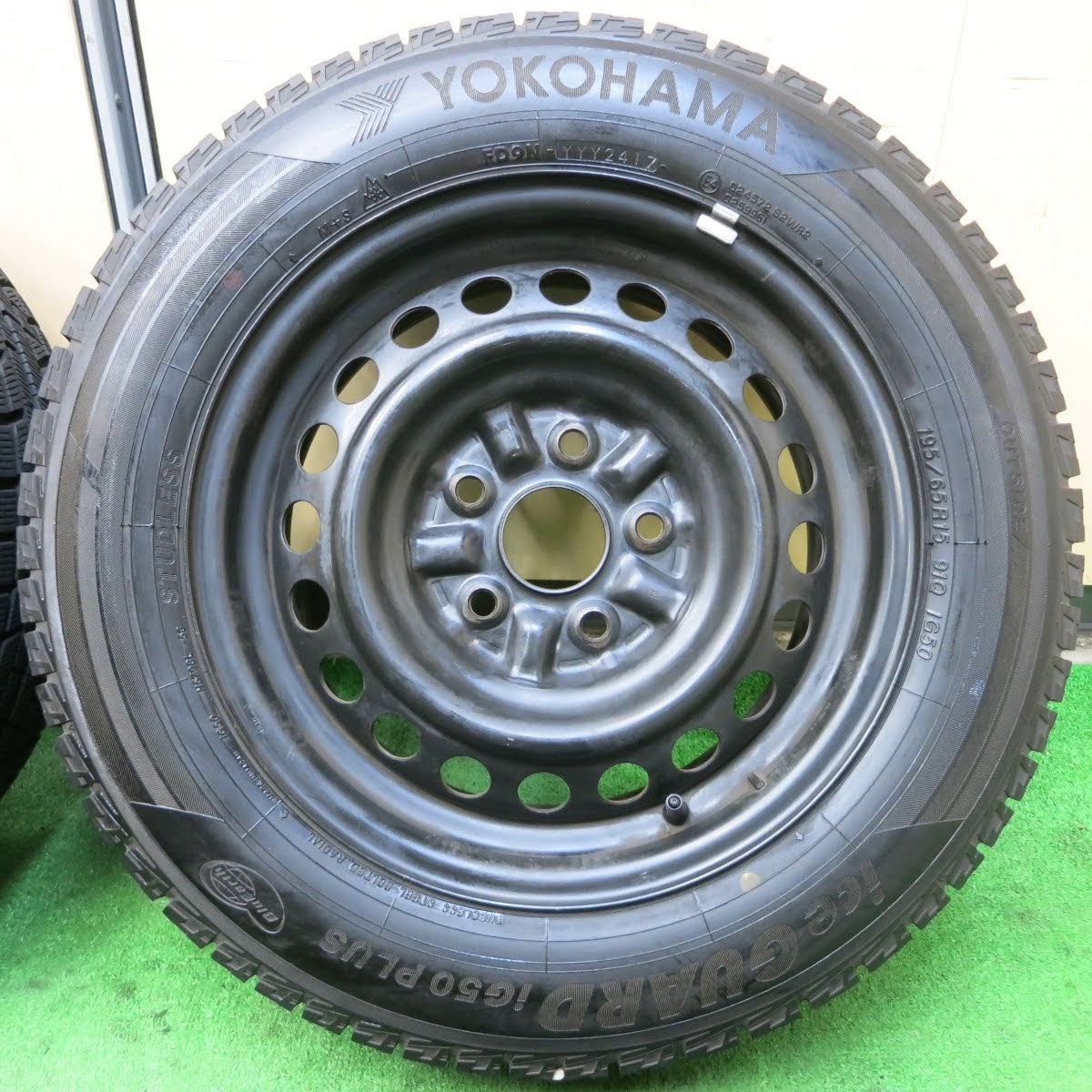 [送料無料]バリ溝！9.5分★スタッドレス 195/65R15 ヨコハマ アイスガード iG50 プラス スチール ホイール 15インチ PCD114.3/5H★3082803イス