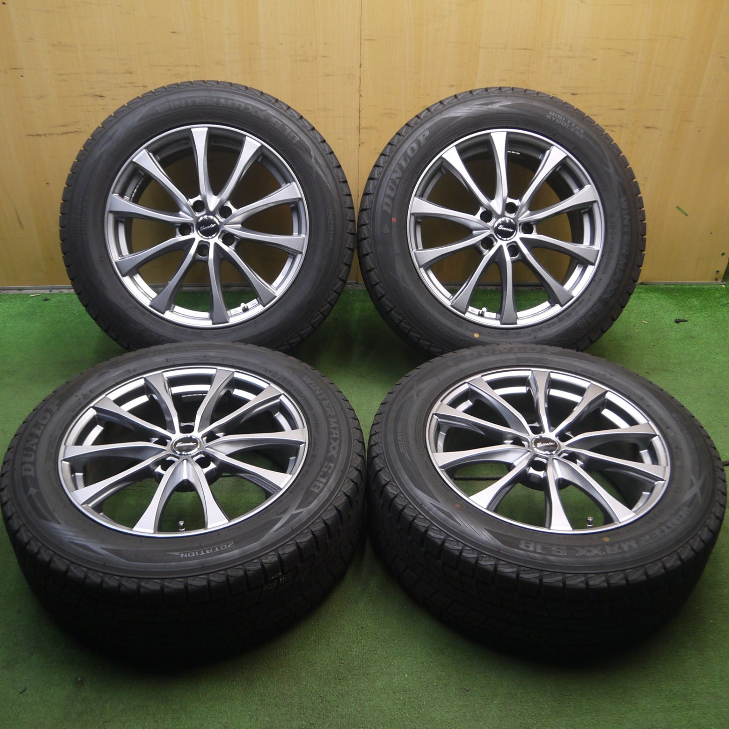 *送料無料* バリ溝！22年！キレイ！9.5分以上★スタッドレス 235/60R18 ダンロップ ウインターマックス SJ8 Exceeder エクシーダー 18インチ PCD114.3/5H★4030201KKス