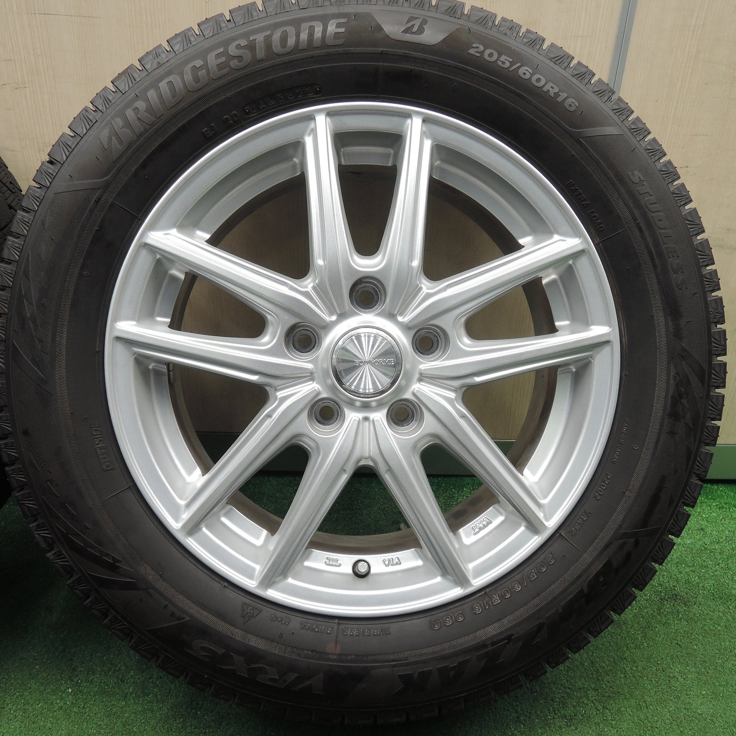 *送料無料*超バリ溝！22年！キレイ！ほぼ10分★スタッドレス 205/60R16 ブリヂストン ブリザック VRX3 ECO FORME エコフォルム 16インチ PCD114.3/5H★3120218HAス