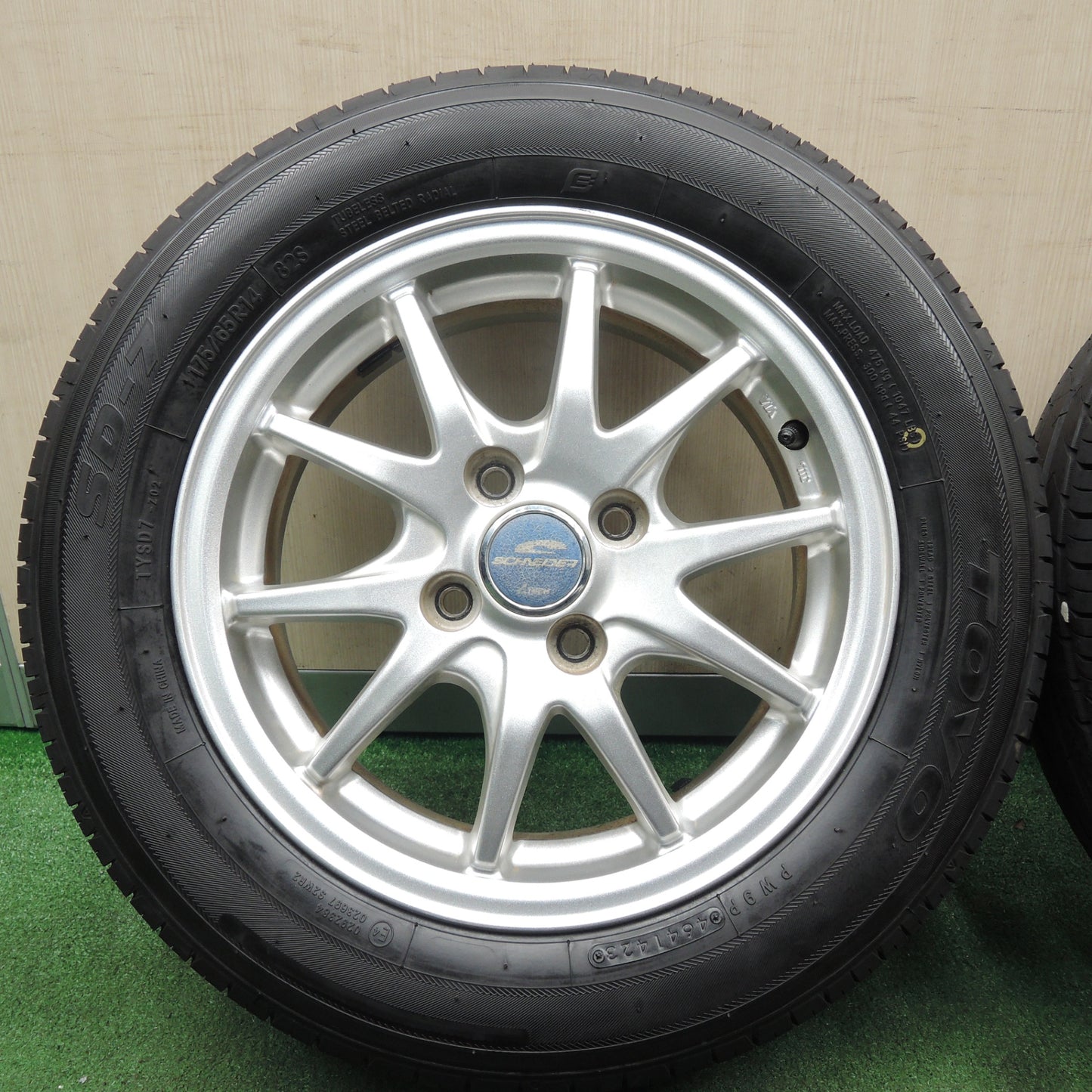 *送料無料* タイヤほぼ未使用！23年★175/65R14 トーヨー SD-7 SCHNEIDER シュナイダー 14インチ PCD100/4H★4021602TNス