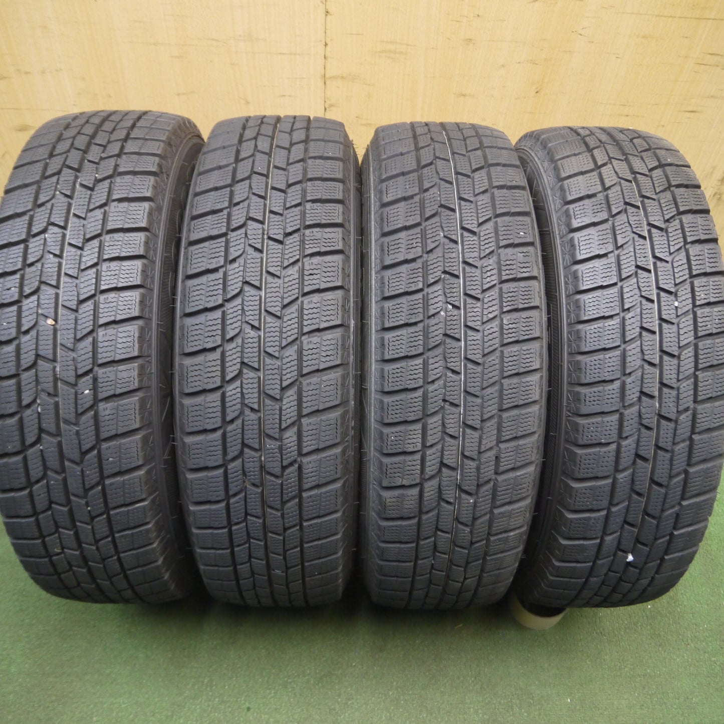 *送料無料* バリ溝！キレイ！8.5分★スタッドレス 175/70R14 グッドイヤー アイスナビ6 VELVA SPORTZ ヴェルヴァ 14インチ PCD100/4H★4021413Hス