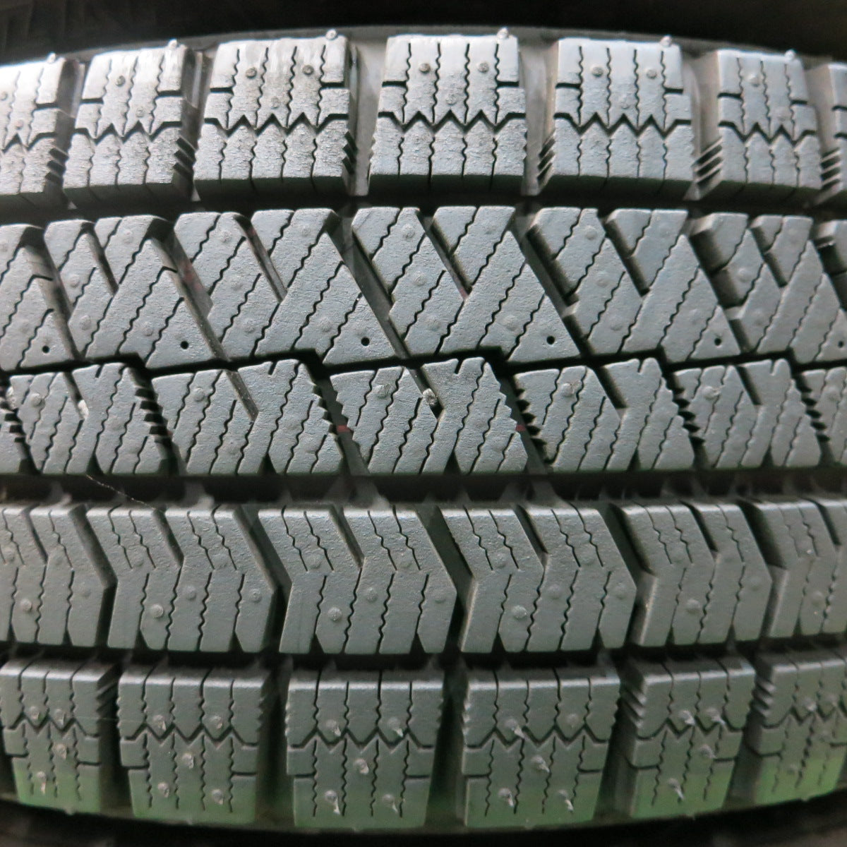 *送料無料*バリ溝！22年！キレイ！ほぼ10分★スタッドレス 175/65R15 ブリヂストン ブリザック VRX2 VELVA SPORTZ ヴェルヴァ 15インチ PCD100/4H★3112809イス