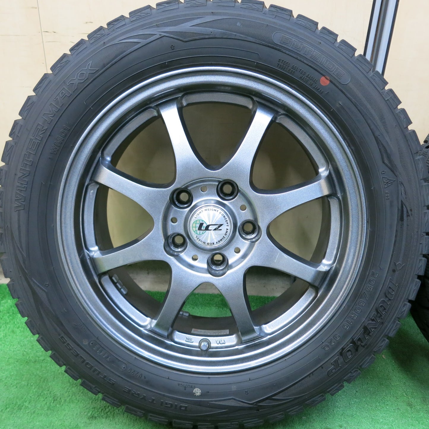 [送料無料]バリ溝！キレイ！9.5分★スタッドレス 205/60R16 ダンロップ ウインターマックス WM01 LCZ 社外 アルミ 16インチ PCD114.3/5H★3072801ヒス