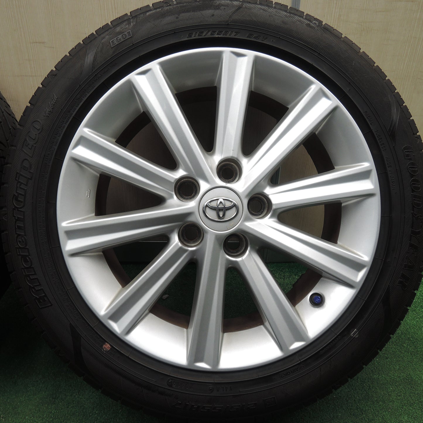 *送料無料*バリ溝！19年！9.5分★トヨタ 50系 カムリ 純正 215/55R17 グッドイヤー Efficient ECO hybrid 17インチ PCD114.3/5H★3120308HAノ