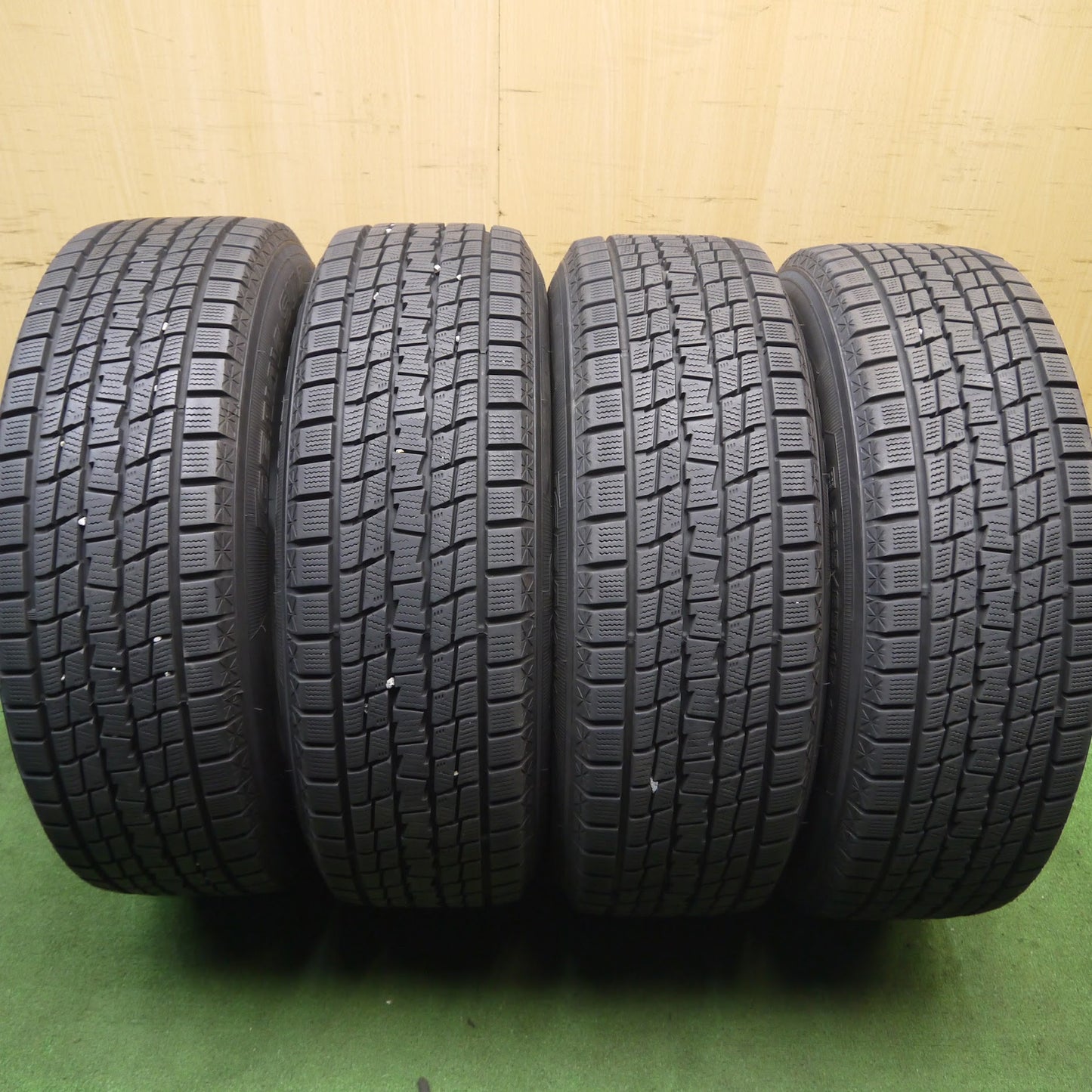 [送料無料]バリ溝！19年！キレイ！9.5分★スタッドレス 225/65R17 グッドイヤー アイスナビ SUV ravrion RS01 ラブリオン 17インチ PCD114.3/5H★3071803Hス