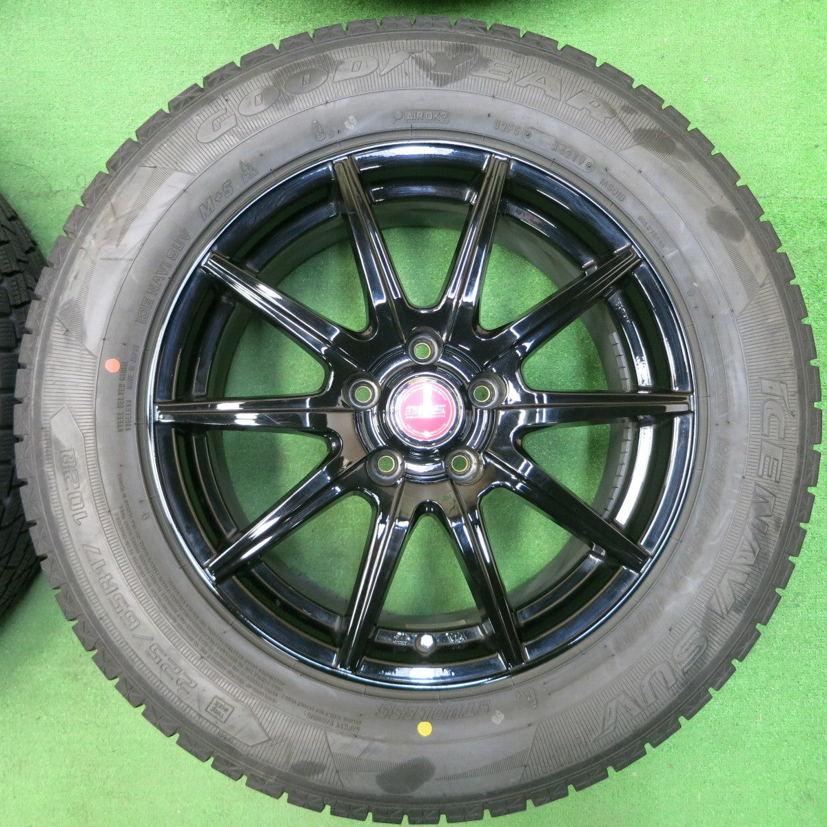 *送料無料* バリ溝！キレイ！9.5分★スタッドレス 225/65R17 グッドイヤー アイスナビ SUV D.O.S. DOS 17インチ PCD114.3/5H★4021709イス