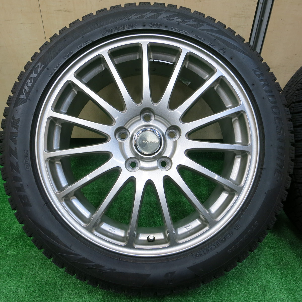 *送料無料*バリ溝！キレイ！9.5分★スタッドレス 215/50R17 ブリヂストン ブリザック VRX2 ECO FORME エコフォルム PCD114.3/5H★3110308イス