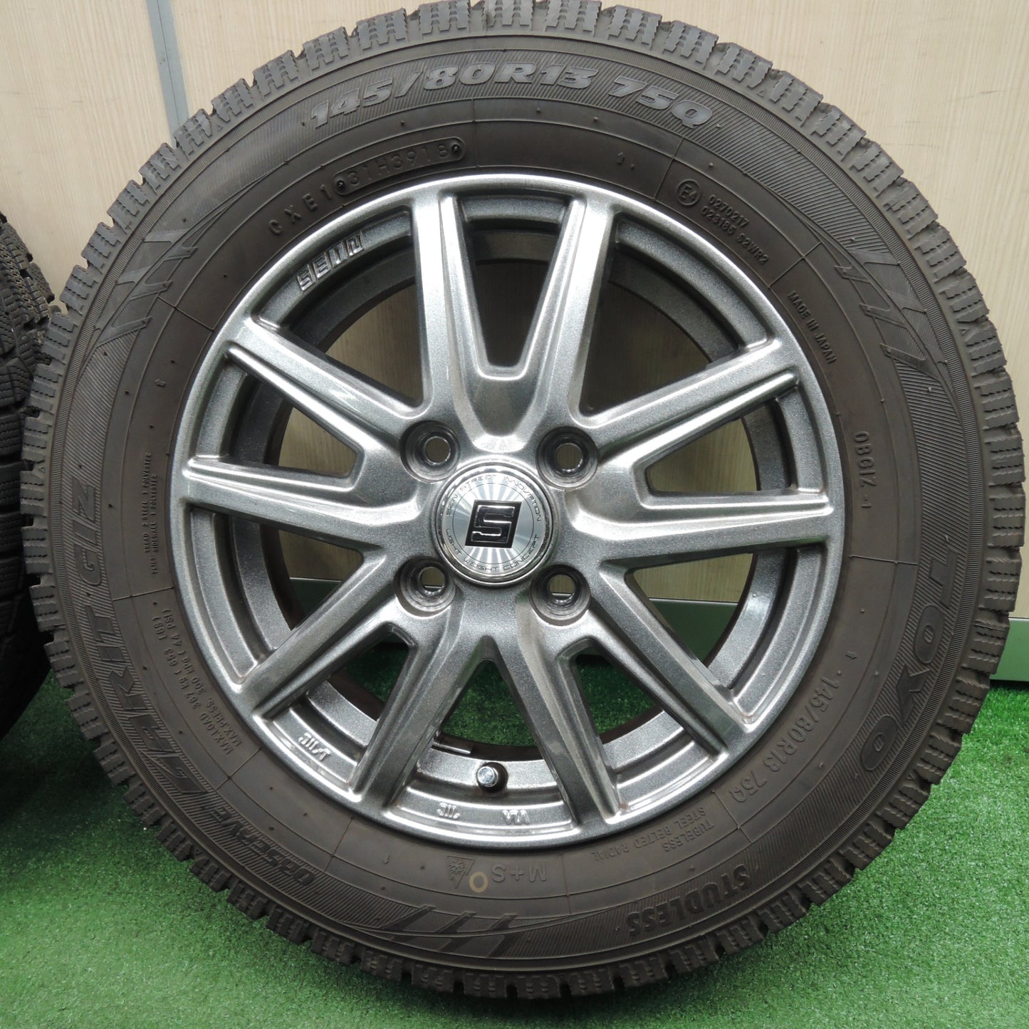 [送料無料] バリ溝！キレイ！9分★スタッドレス 145/80R13 SEIN STREET INNOVATION トーヨー OBSERVE ガリット GIZ ザイン 13インチ PCD100/4H★4011908TNス