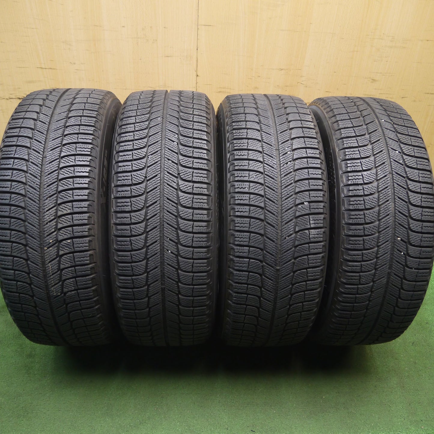 [送料無料]バリ溝！9分★BMW 等 MAK 225/55R17 スタッドレス ミシュラン X-ICE XI3 17インチ PCD120/5H★3080701Hス