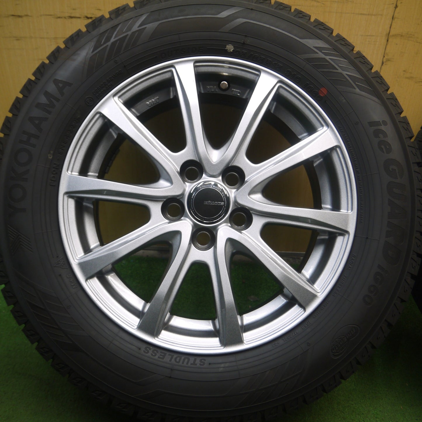 *送料無料* 超バリ溝！22年！キレイ！9.5分以上★プリウス等 195/65R15 スタッドレス ヨコハマ アイスガード iG60 MiLLOUS ミルアス 15インチ PCD100/5H★4022002Hス