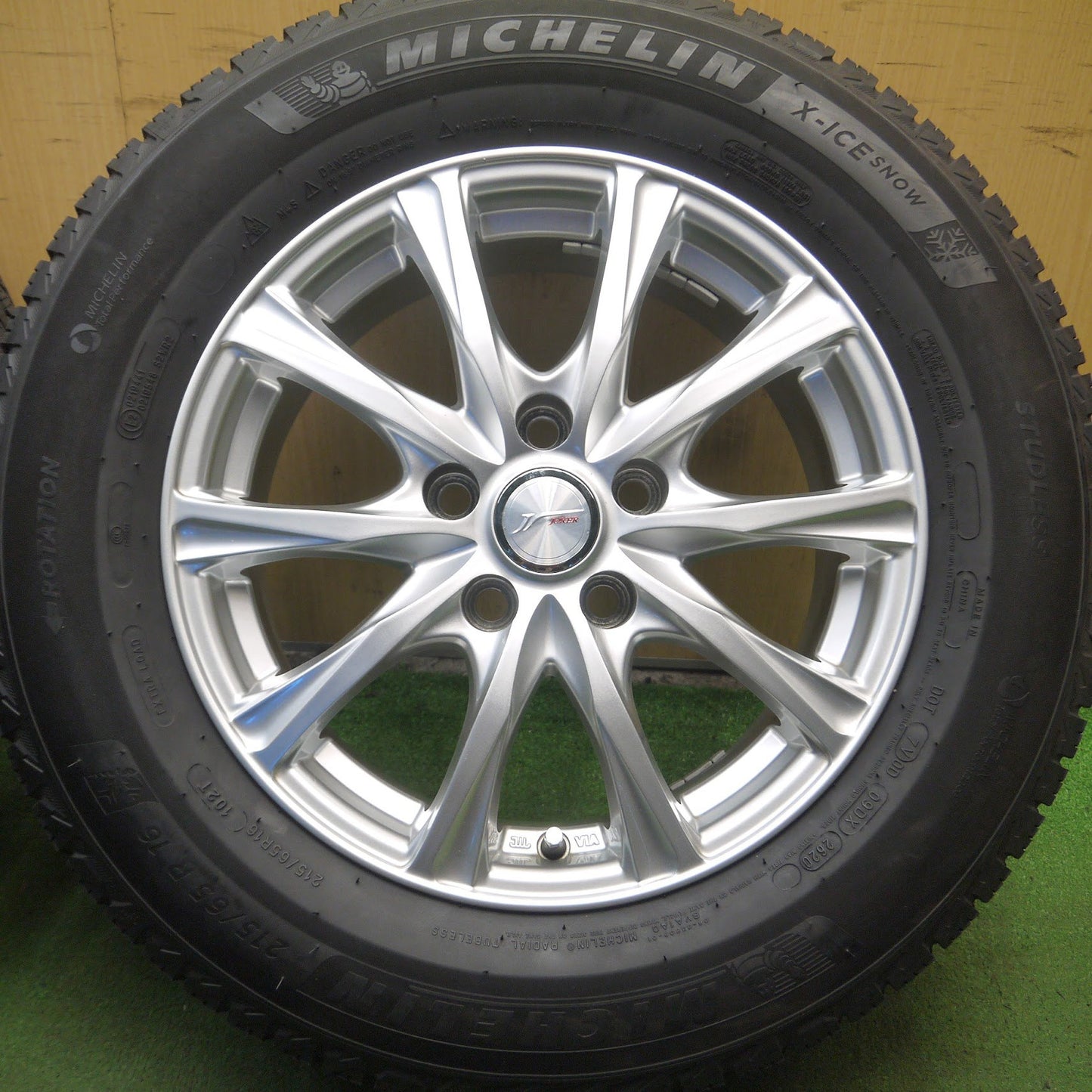 [送料無料] バリ溝！20年！キレイ★9.5分★スタッドレス 215/65R16 ミシュラン X-ICE SNOW JOKER ジョーカー PCD114.3/5H★3112801Hス