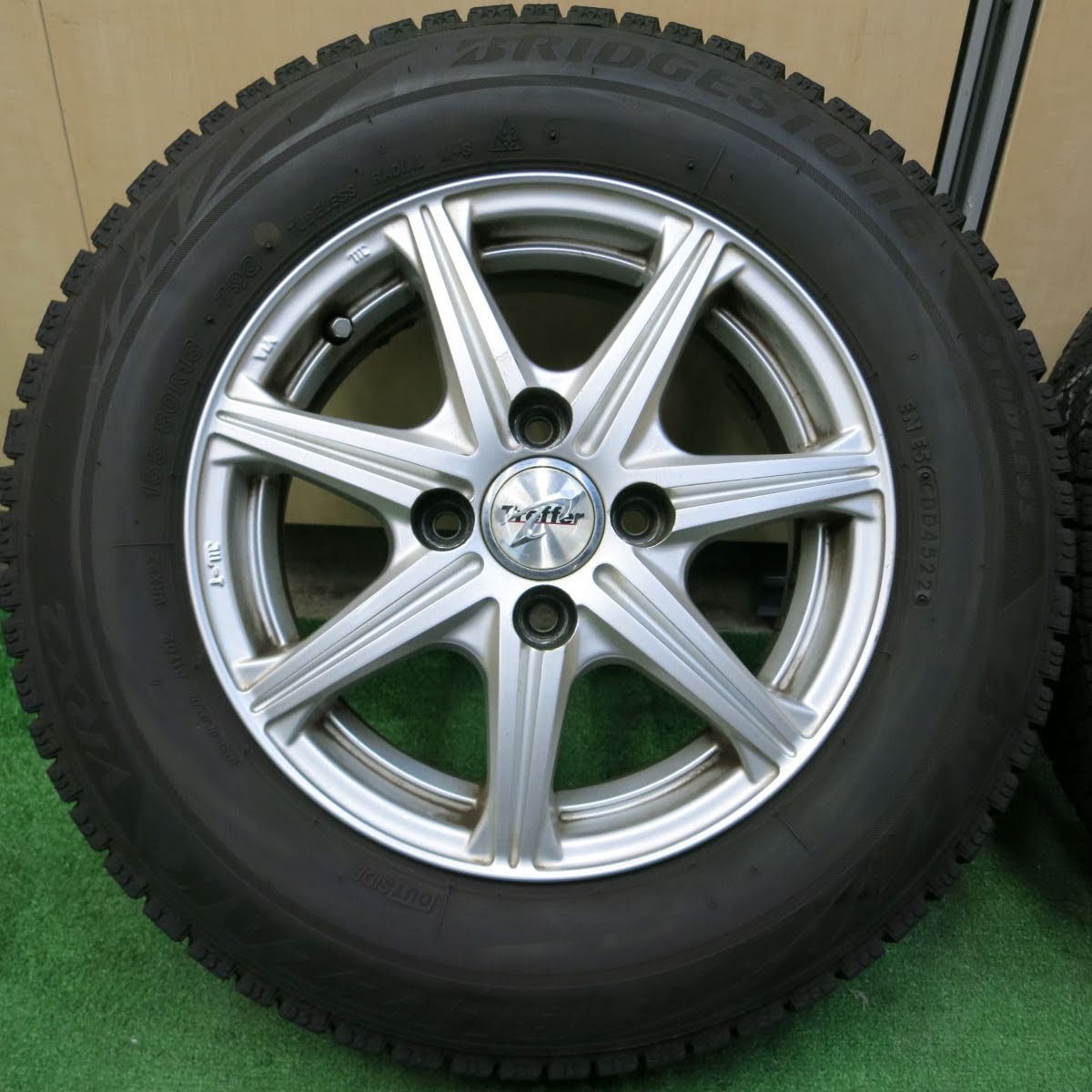 [送料無料]バリ溝！22年！9分★スタッドレス 155/80R13 ブリヂストン ブリザック VRX2 Treffer トレファー 13インチ PCD100/4H★3062501イス