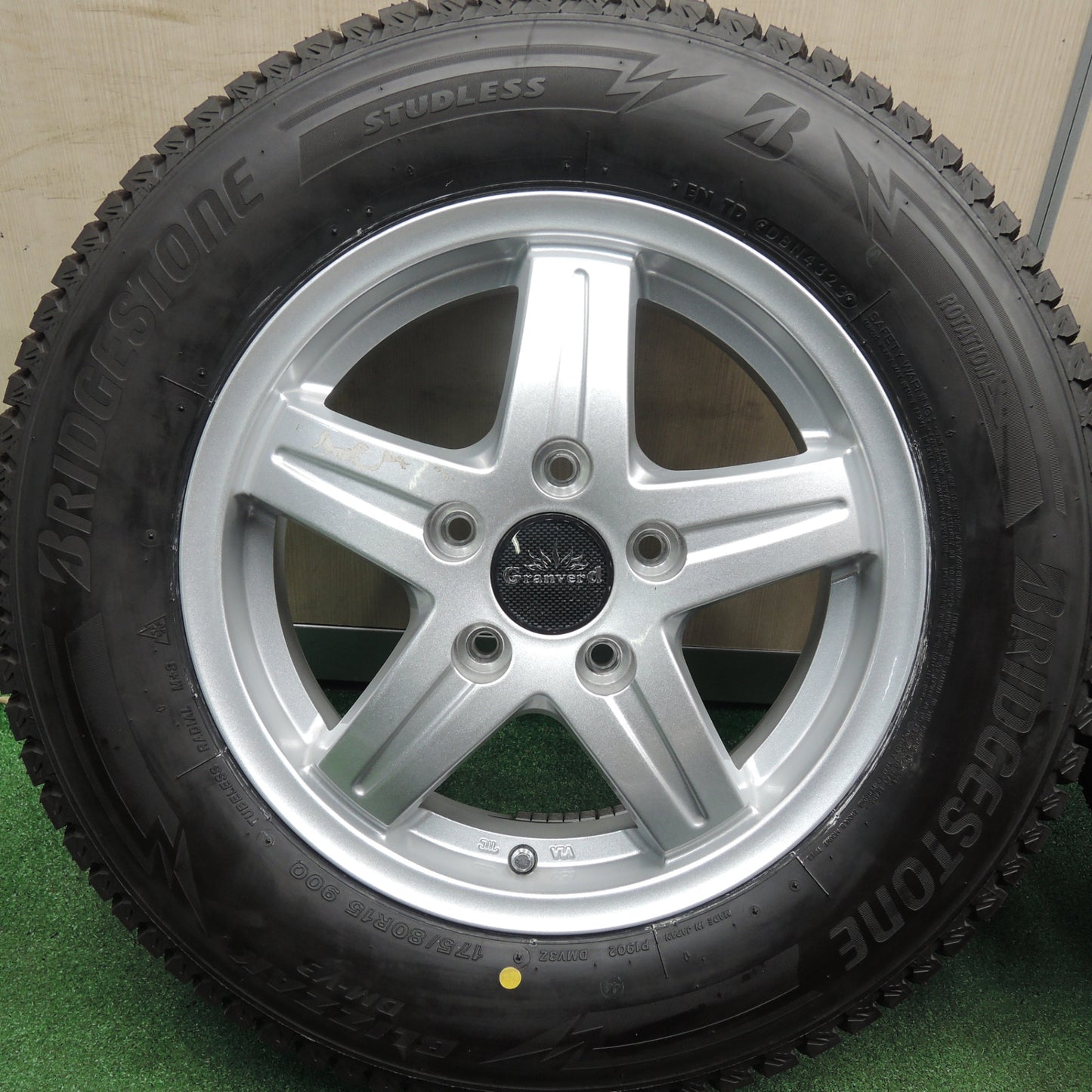 *送料無料* バリ溝！23年！キレイ！ほぼ10分★スタッドレス 175/80R15 ブリヂストン ブリザック DM-V3 Granverd グランヴァード 15インチ PCD114.3/5H★4022304HAス