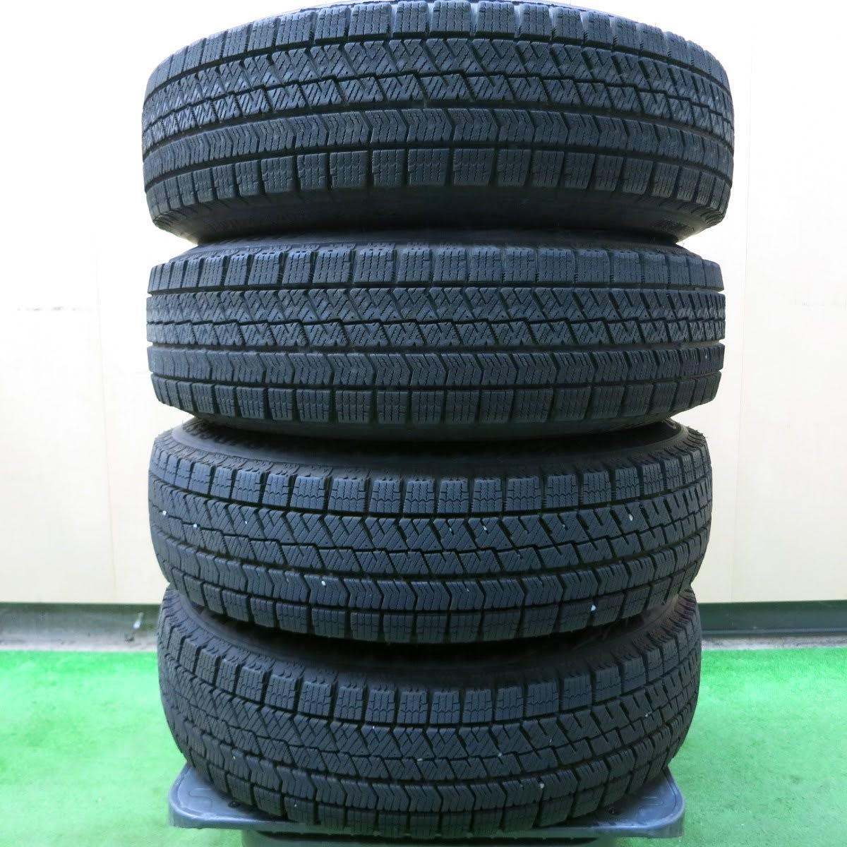 [送料無料]バリ溝！22年！9分★スタッドレス 155/80R13 ブリヂストン ブリザック VRX2 Treffer トレファー 13インチ PCD100/4H★3062501イス