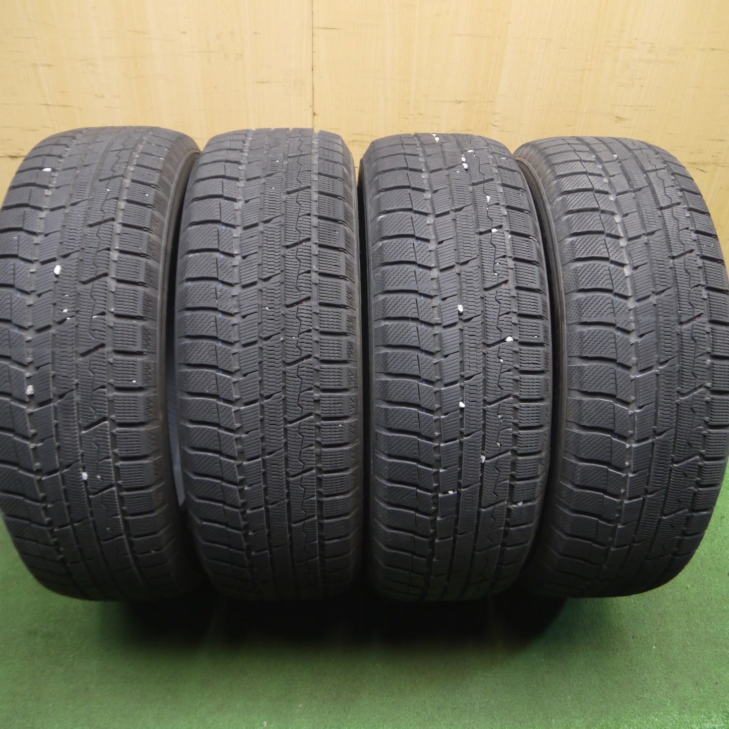 [送料無料]バリ溝！9分★スタッドレス 225/60R18 トーヨー ウインター トランパス TX タイヤ 18インチ ハリアー エクストレイル 等★3091906Hスタ