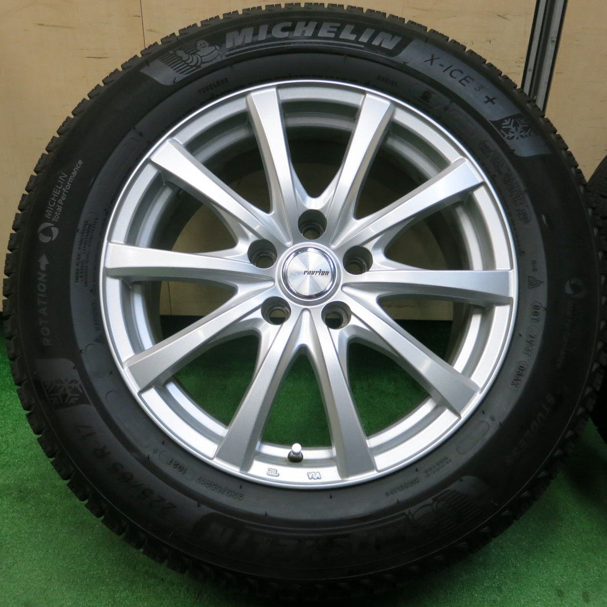 *送料無料*バリ溝！19年！キレイ！9分★スタッドレス 225/65R17 ミシュラン X-ICE3+ ravrion RS01 ラブリオン 17インチ PCD114.3/5H★3121204イス